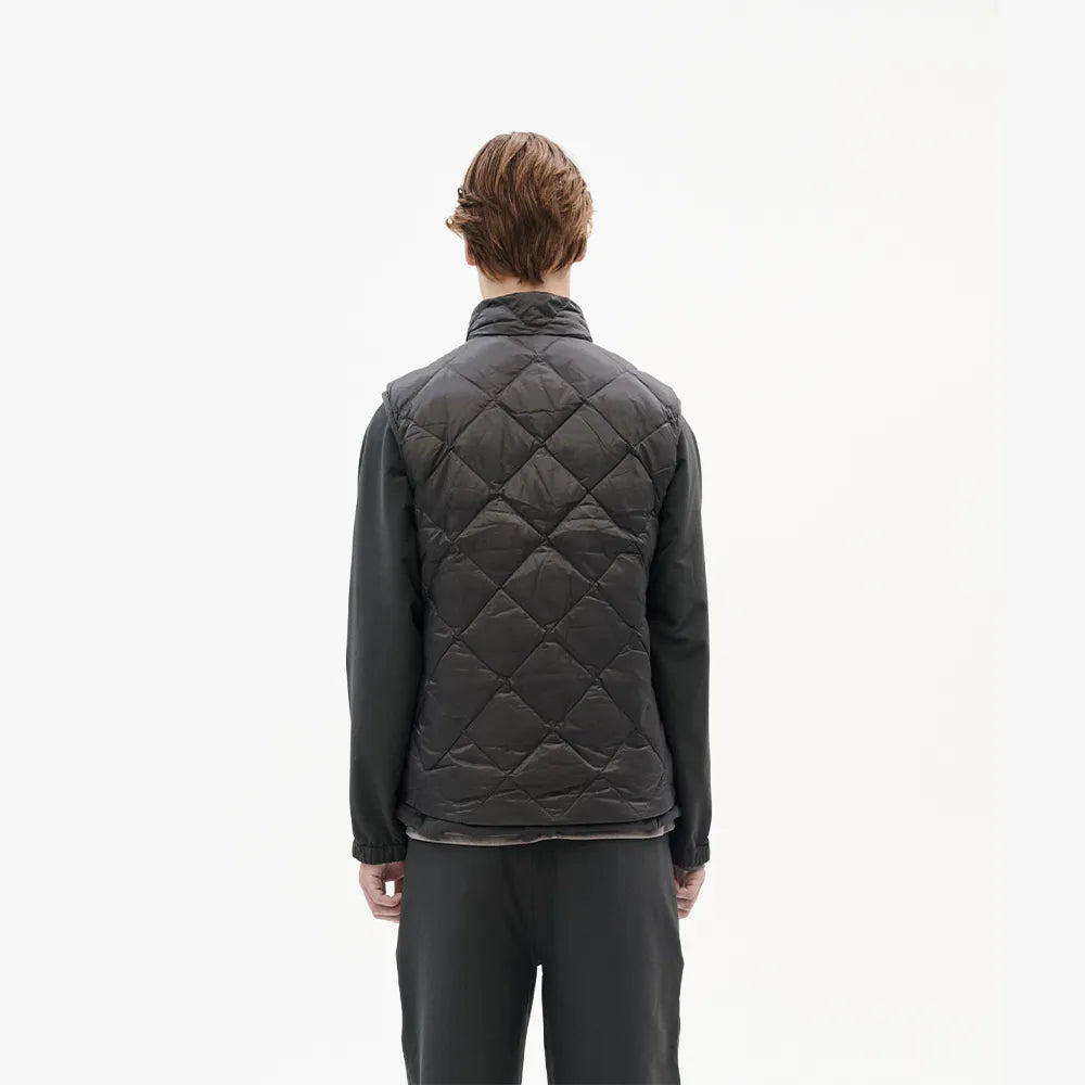 Hiking Patrol BASE LT DOWN VEST CHARCOAL BLACK 着用イメージ 背面