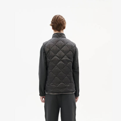 Hiking Patrol BASE LT DOWN VEST CHARCOAL BLACK 着用イメージ 背面