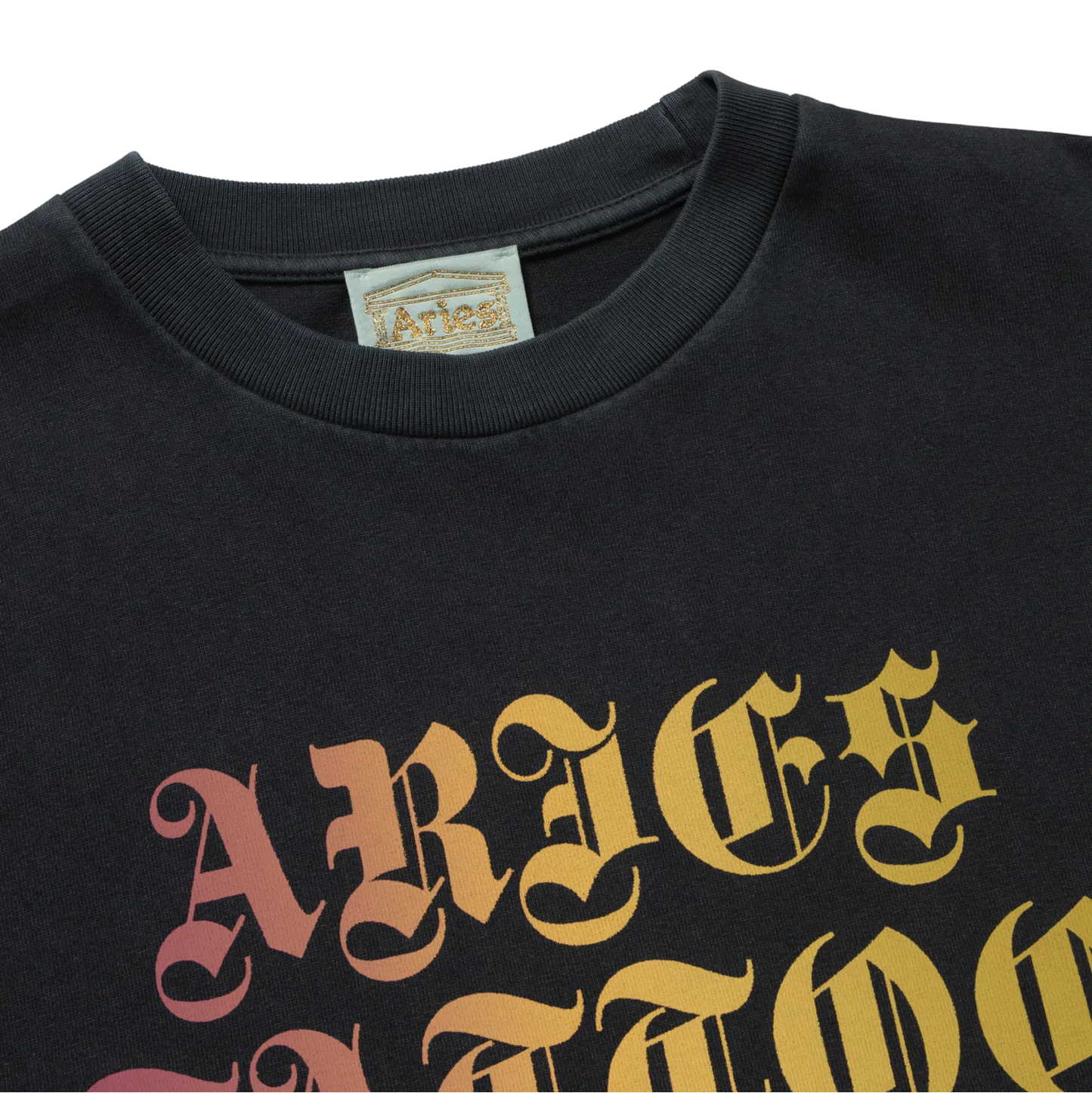 Faded Tattoo Shop SS Tee Black - ARIES ネック部分ディテール