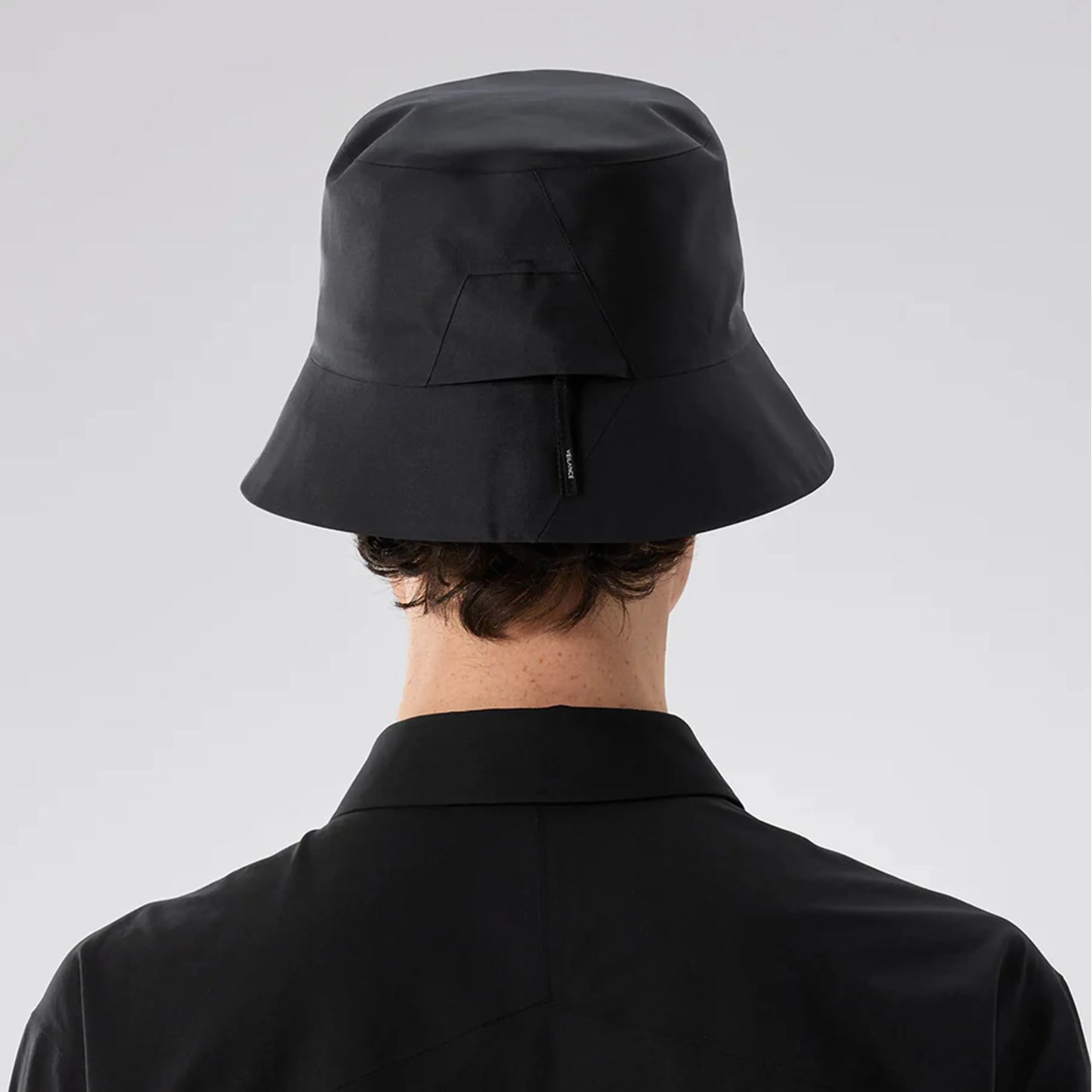 ARC'TERYX VEILANCE Bucket Hat BLACK 着用イメージ 背面