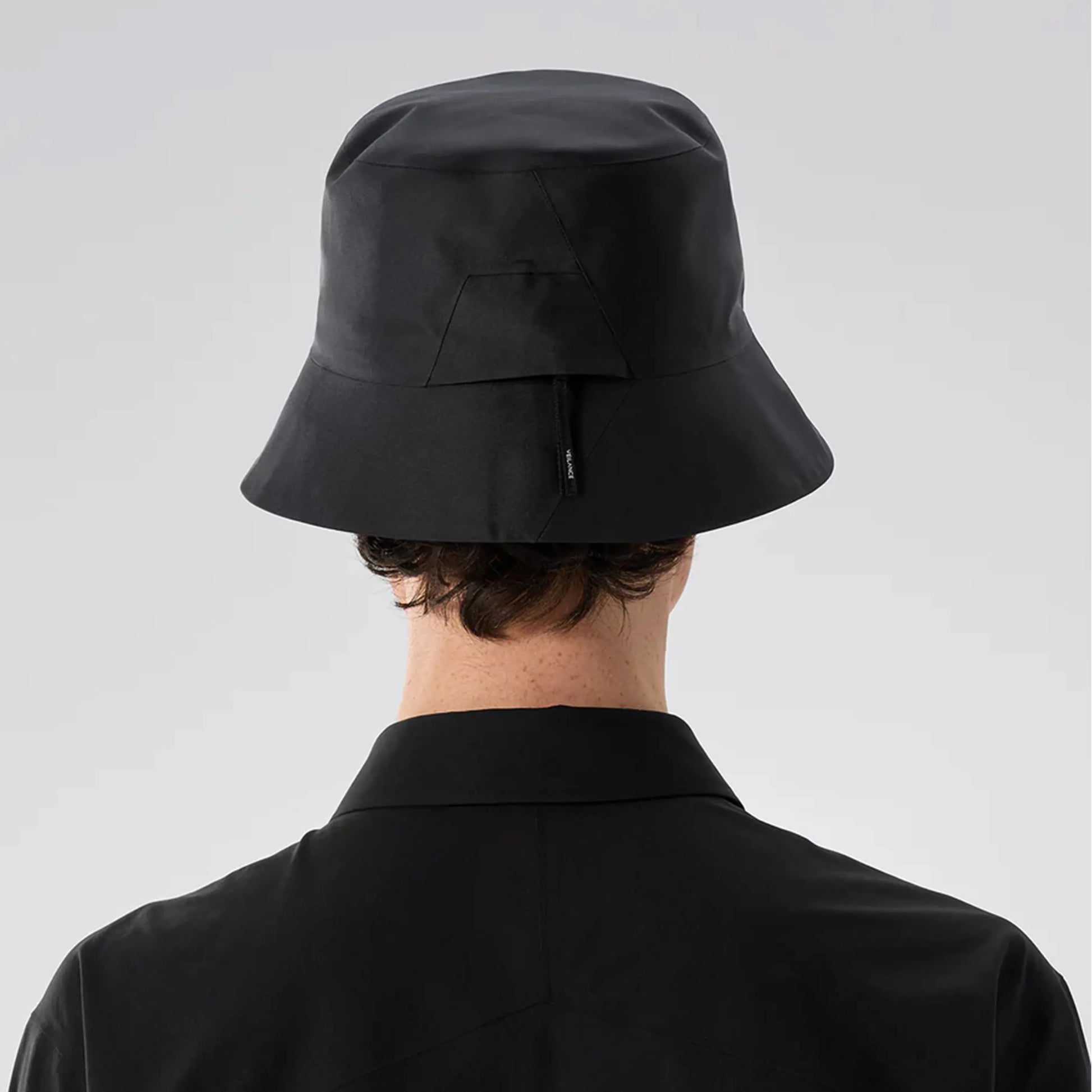 ARC'TERYX VEILANCE Bucket Hat BLACK 着用イメージ 背面