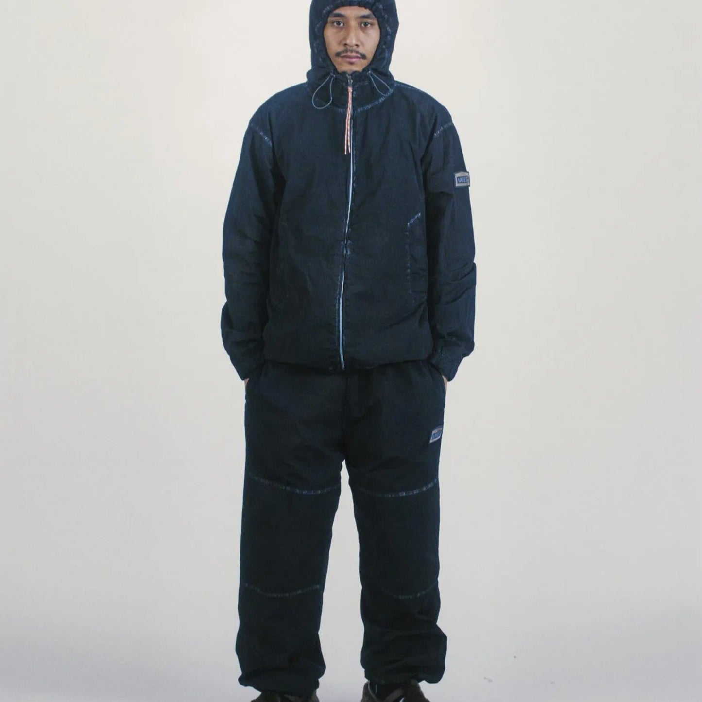 Rag Dye Windcheater Pant Brown - ARIES 着用正面