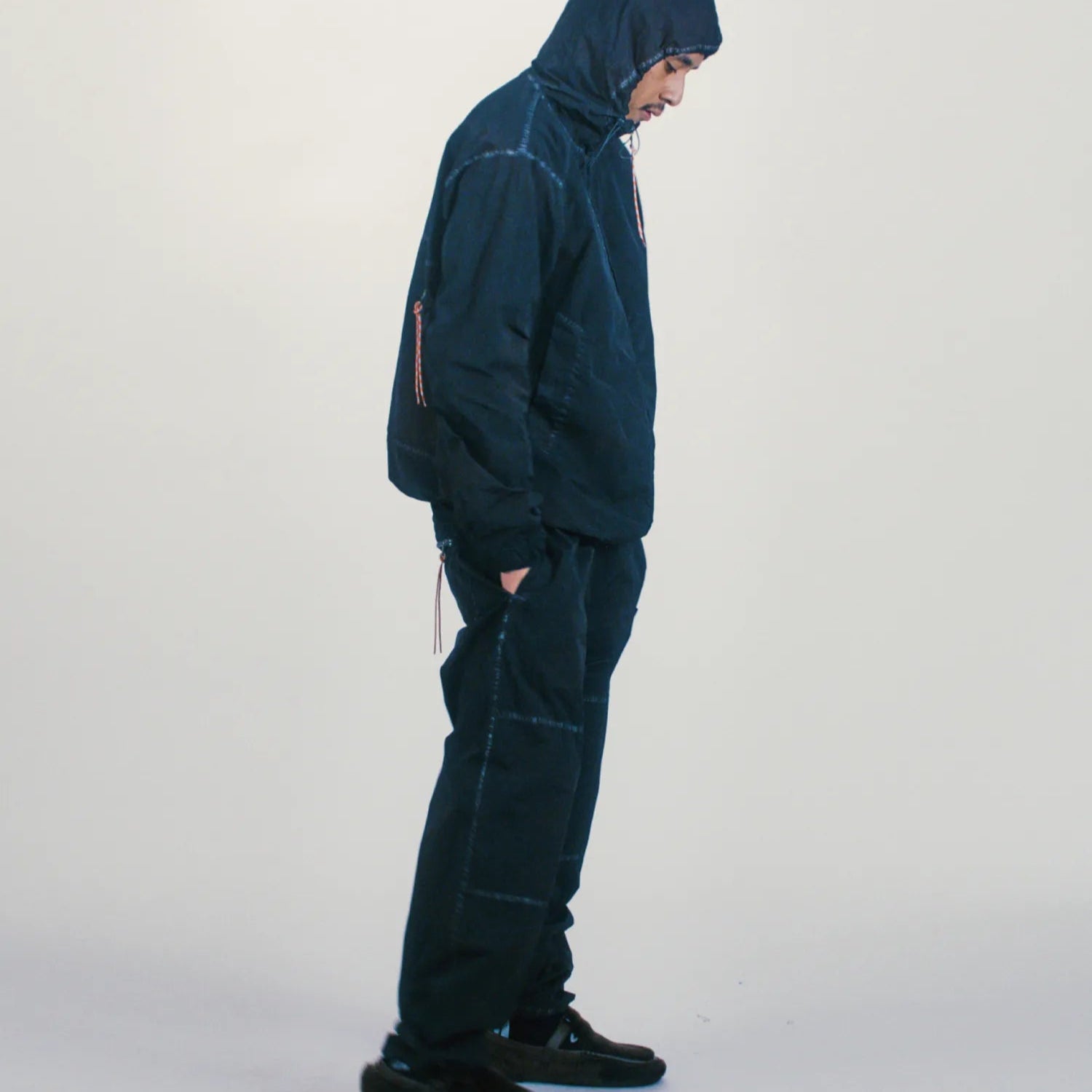 Rag Dye Windcheater Pant Brown - ARIES 着用側面