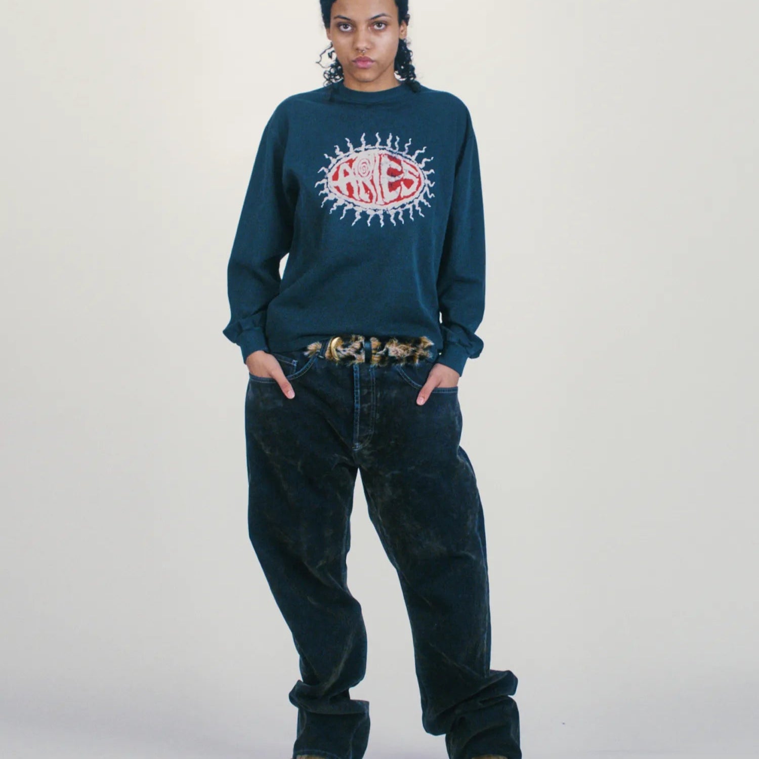 Faded Grunge LS Tee Black - ARIES 着用正面