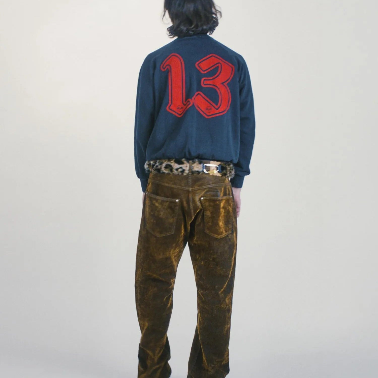 Faded Supportive Finger Raglan Sweat Black - ARIES 着用背面