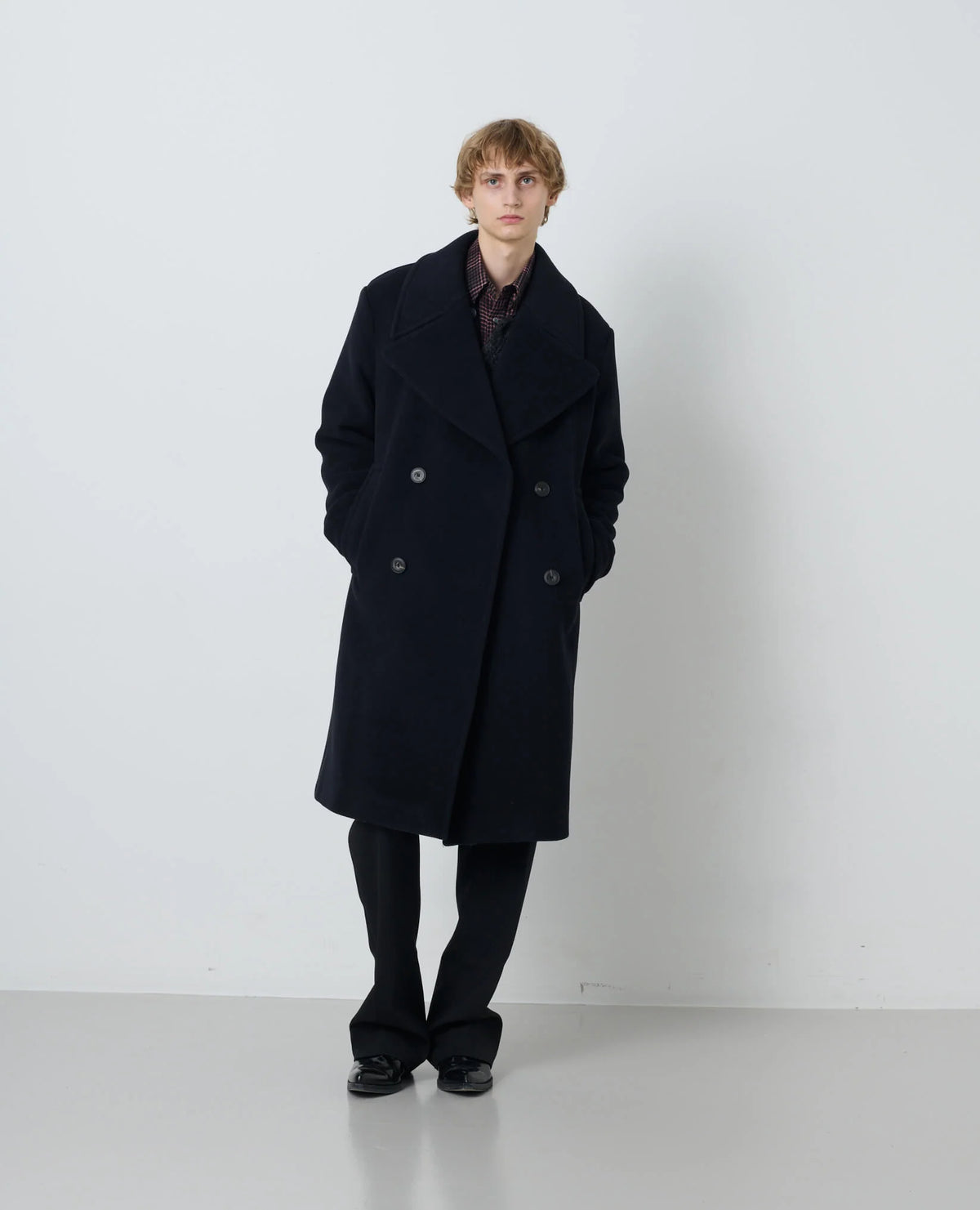 SUNFLOWER DB Over Coat Black 着用イメージ 正面