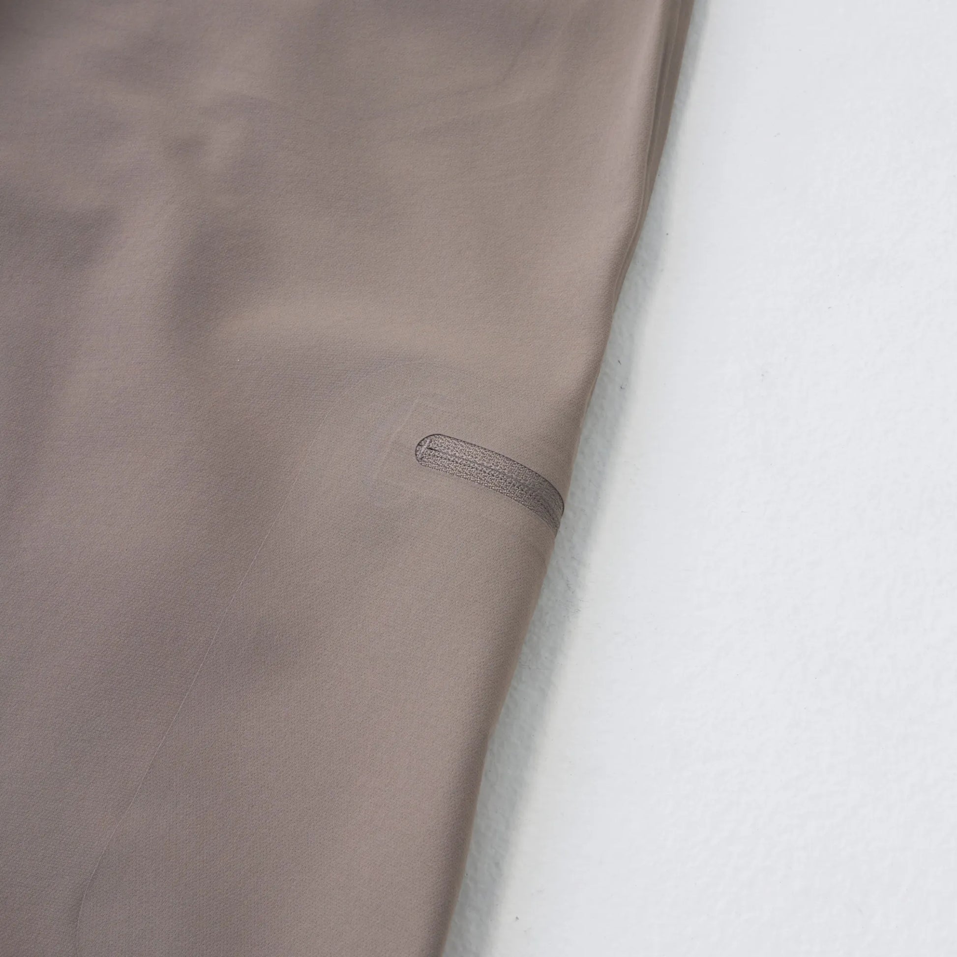 Hiking Patrol EDGE LT SOFTSHELL TECHNICAL TROUSER WALNUT 素材感 テクスチャー