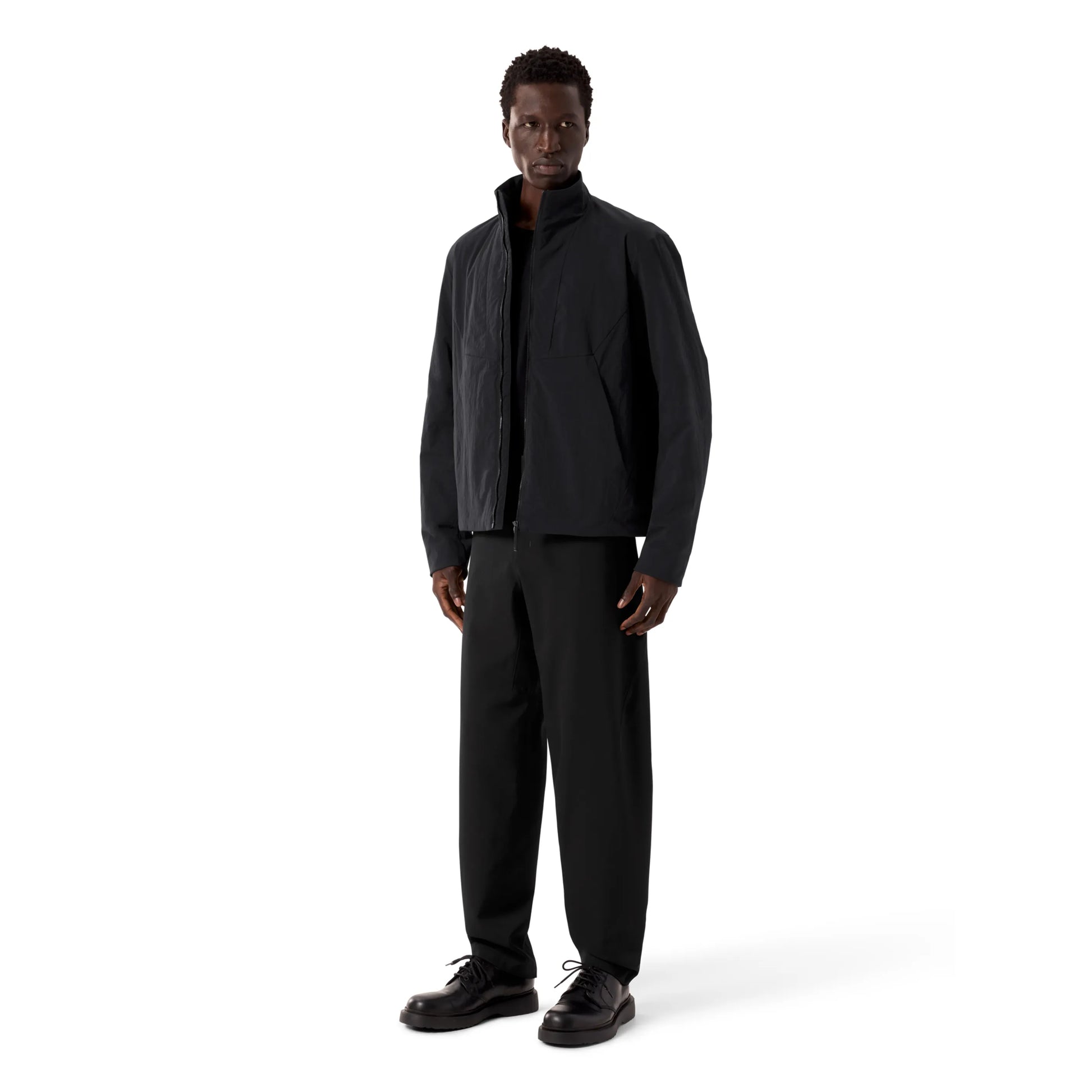 ARC'TERYX VEILANCE  Mionn Insulated Jacket M BLACK 着用画像 全身