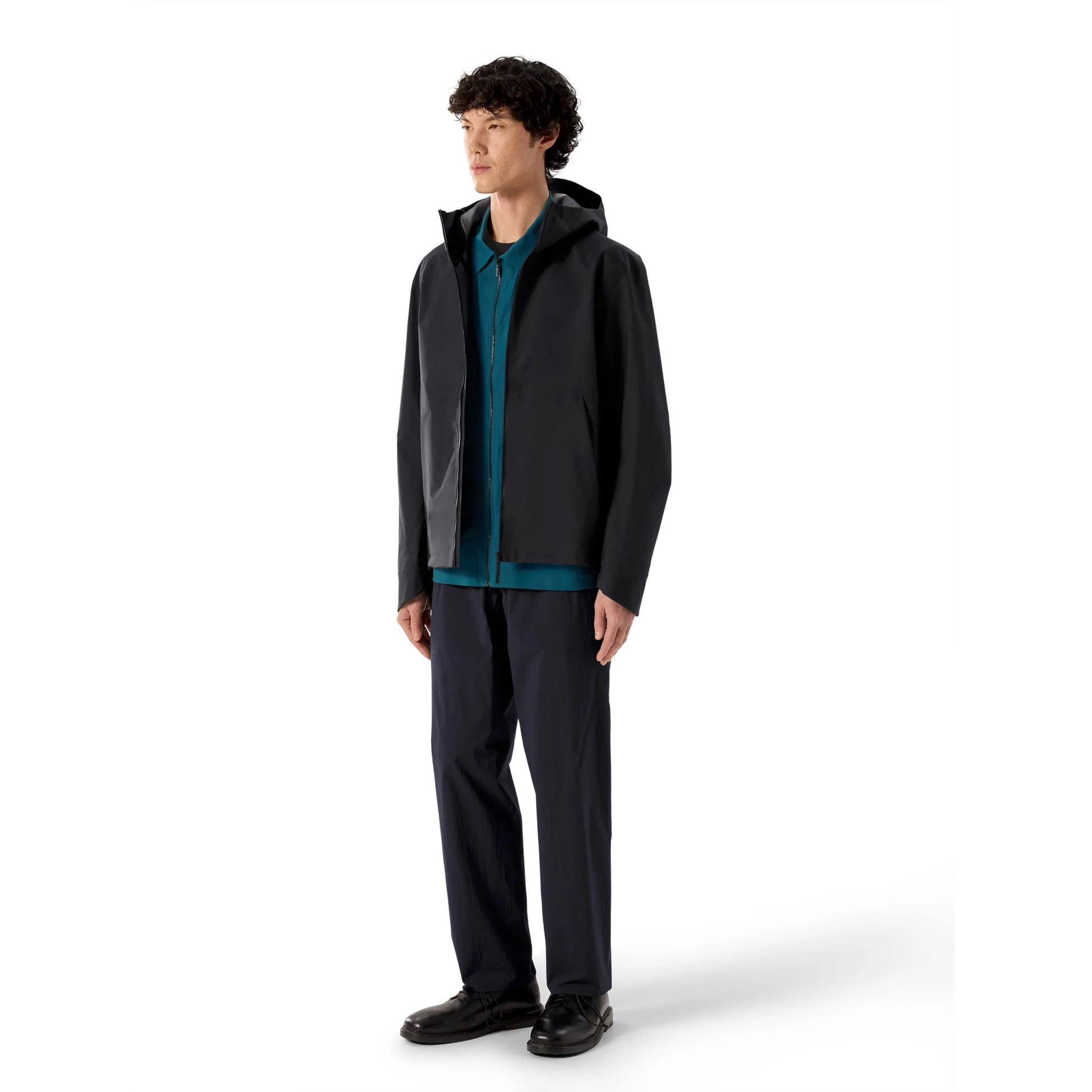 ARC'TERYX VEILANCE Arris Jacket M BLACK 着用画像　全身スタイリング