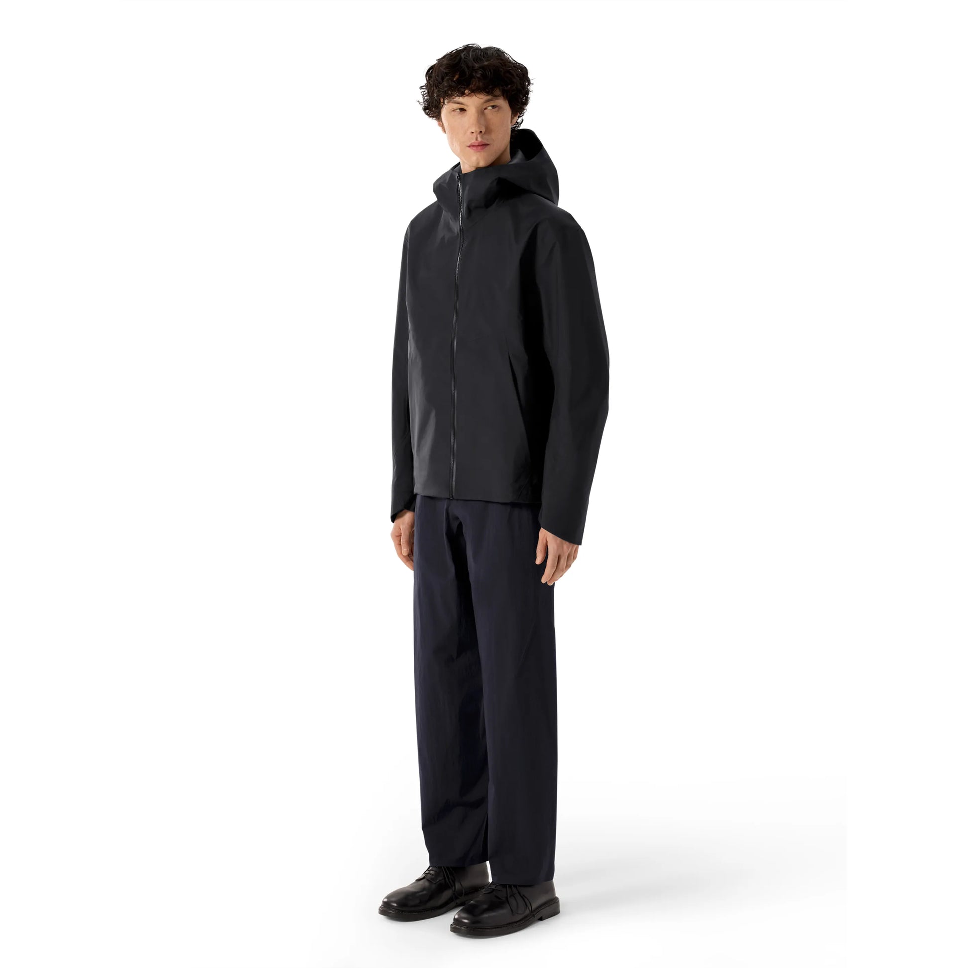 ARC'TERYX VEILANCE Arris Jacket M BLACK 着用画像 Front 全身スタイル