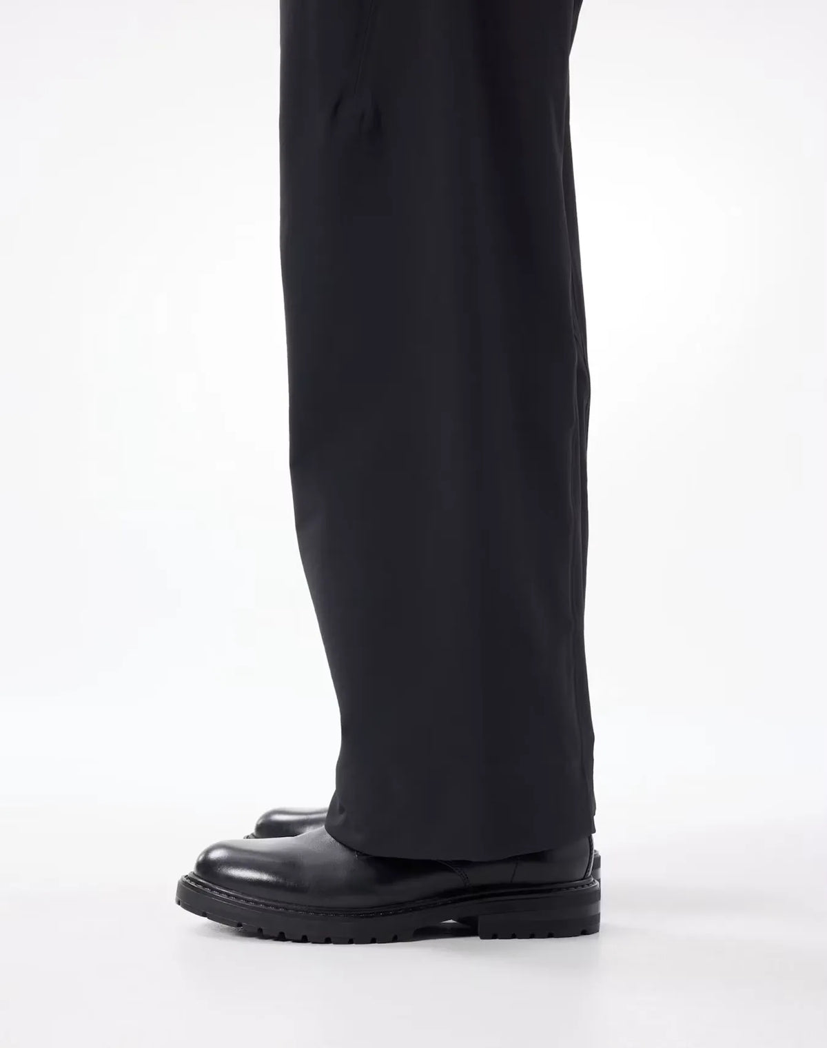 ARC'TERYX VEILANCE Corbel Pant M Black 着用イメージ 裾ディテール