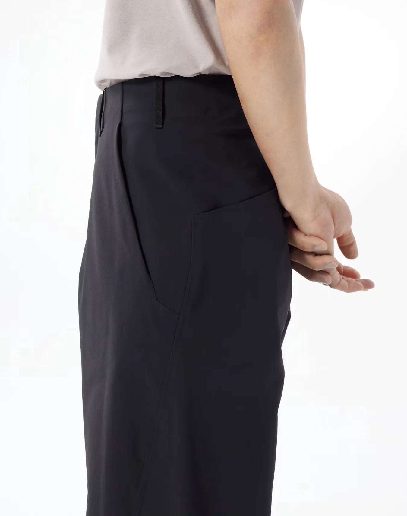 ARC'TERYX VEILANCE Corbel Pant M Black 着用イメージ 側面 ポケット