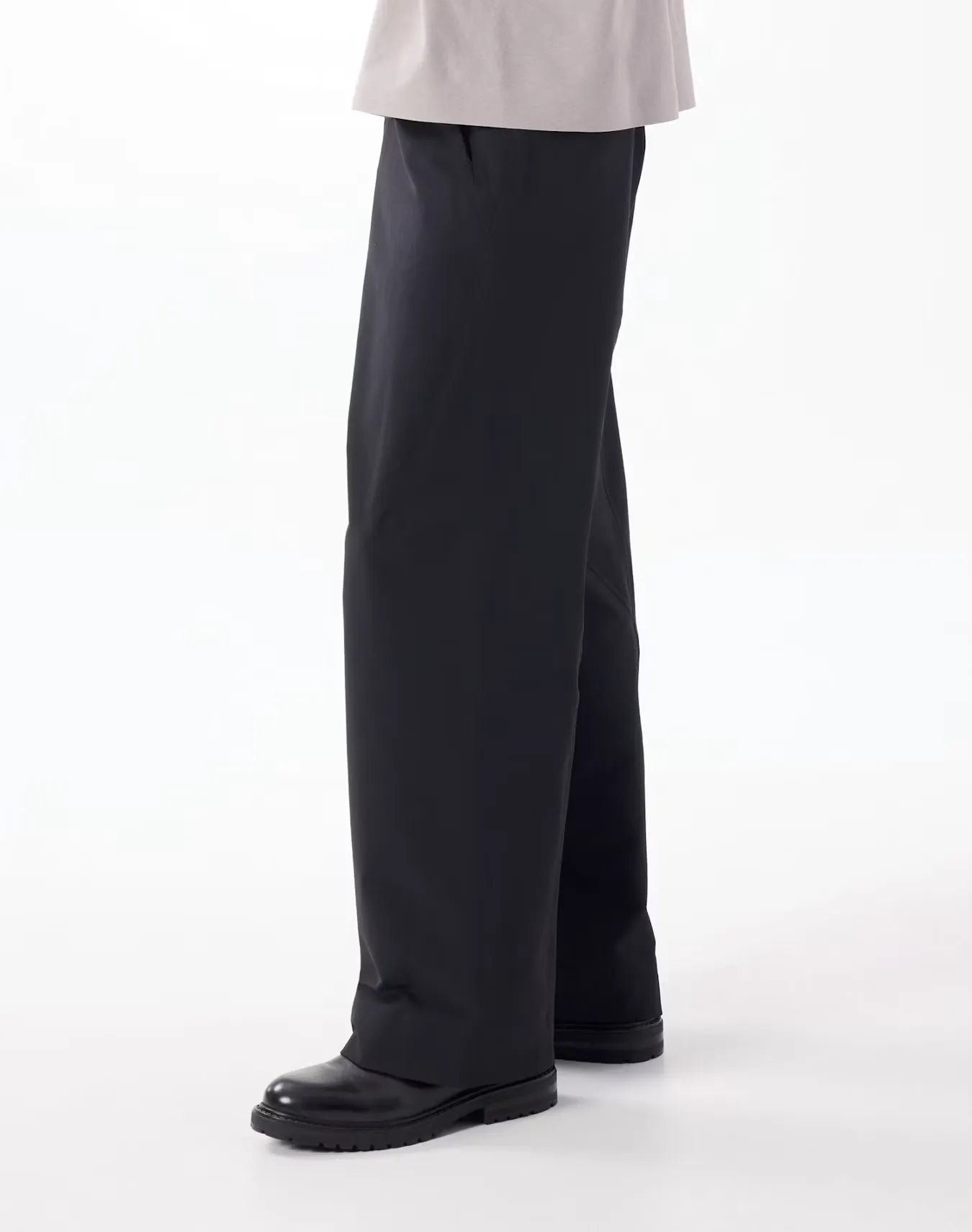 ARC'TERYX VEILANCE Corbel Pant M Black 着用イメージ 側面