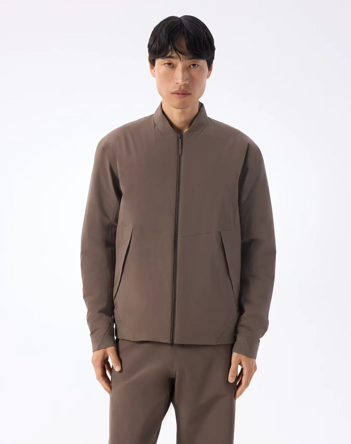 ARC'TERYX VEILANCE Diode Insulated Bomber M Sable 着用イメージ 正面
