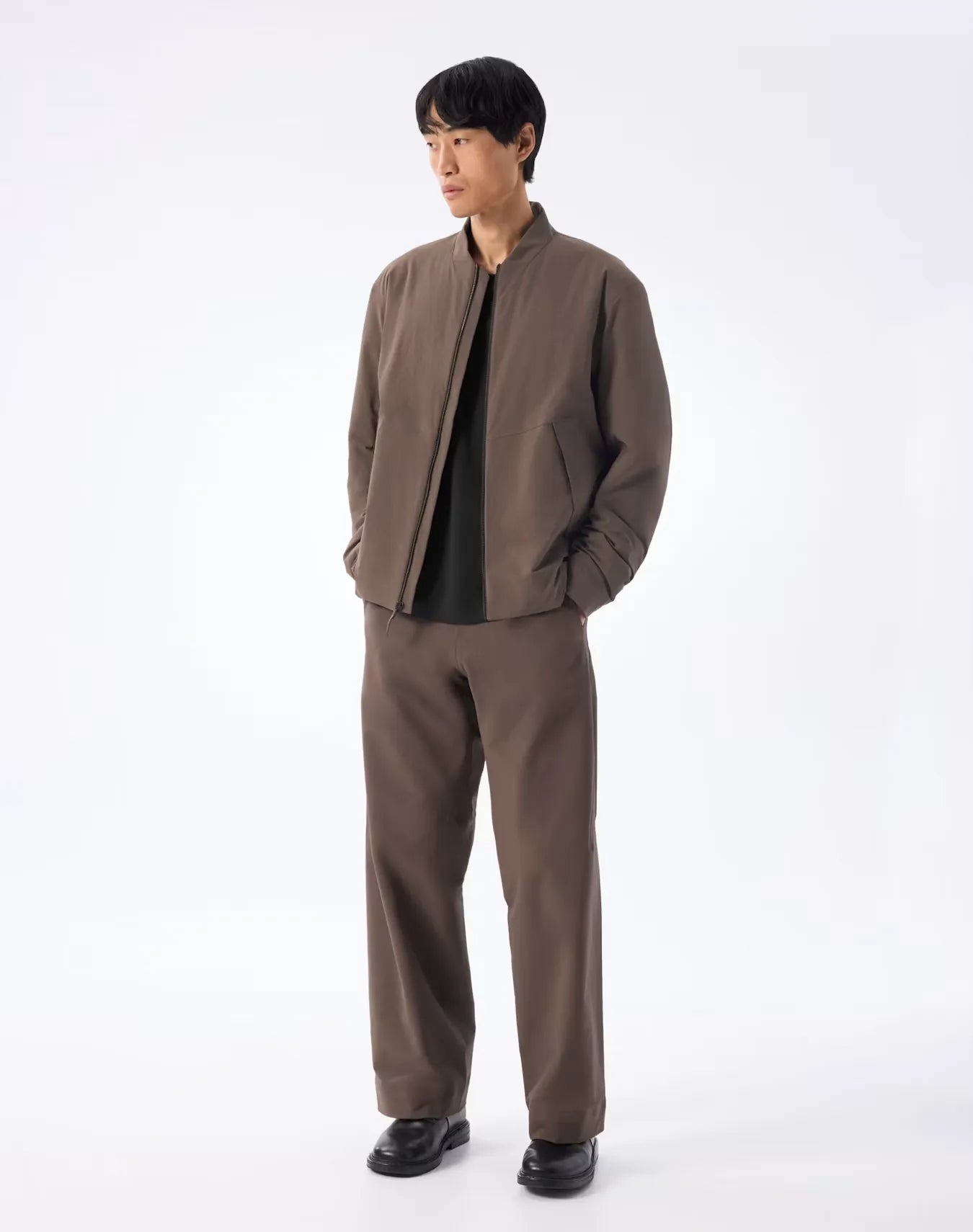 ARC'TERYX VEILANCE Diode Insulated Bomber M Sable 着用イメージ 全身スタイリング 正面