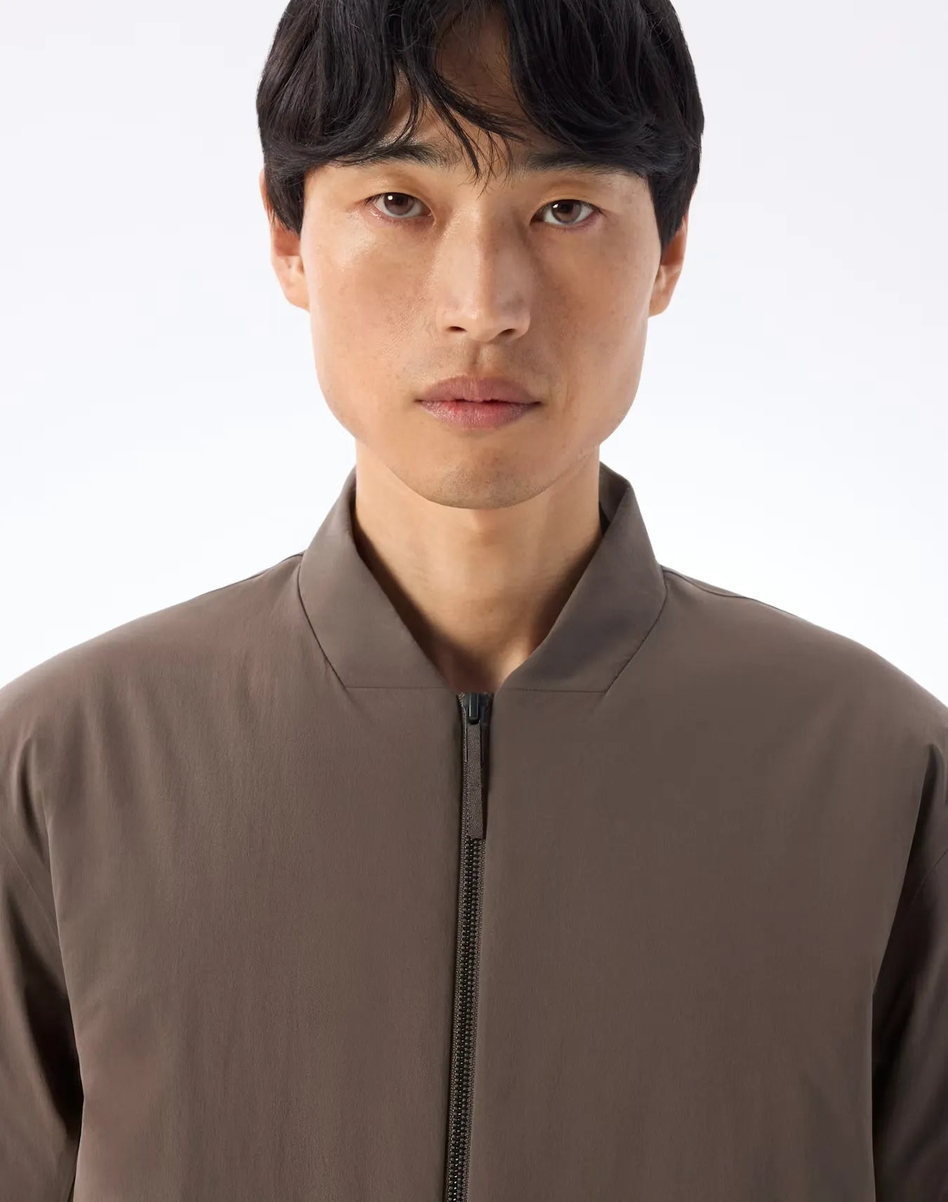 ARC'TERYX VEILANCE Diode Insulated Bomber M Sable 着用イメージ ネック詳細