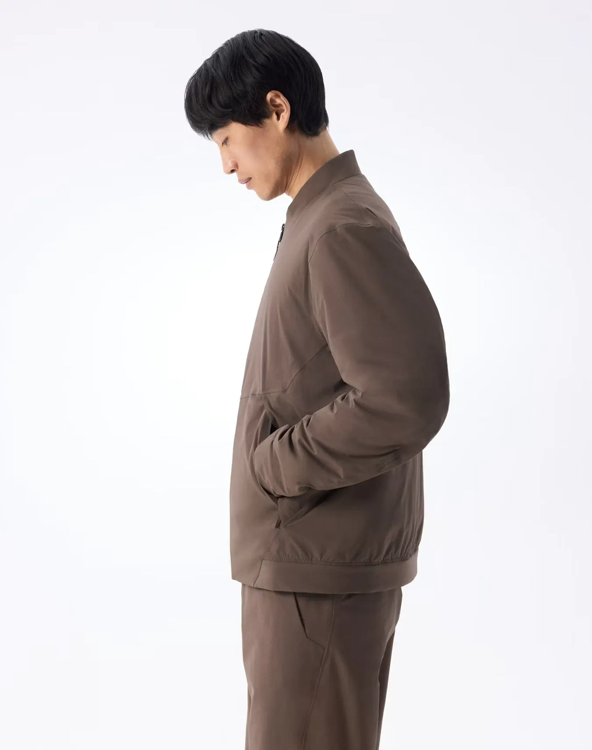 ARC'TERYX VEILANCE Diode Insulated Bomber M Sable 着用イメージ 側面