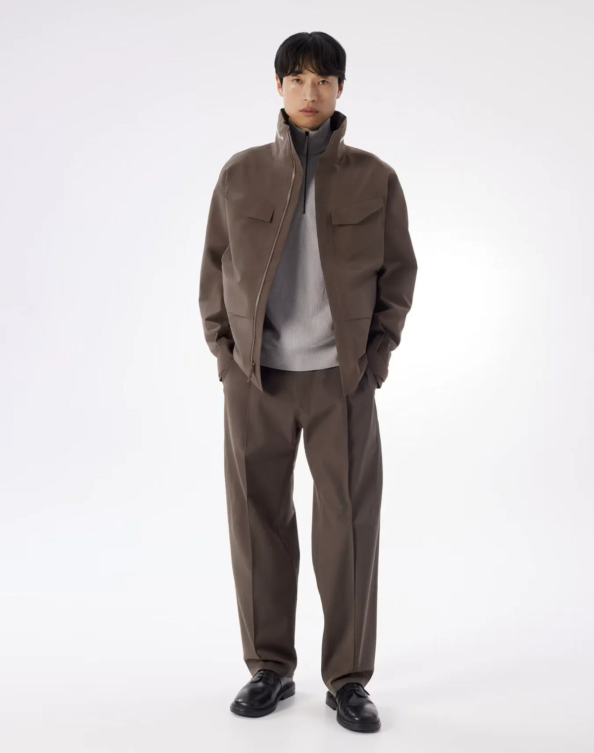 ARC'TERYX VEILANCE Field Jacket M Sable 着用イメージ  全身スタイリング