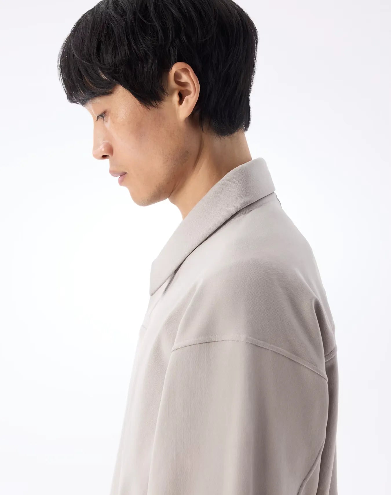 ARC'TERYX VEILANCE Consola Fleece Midlayer M Silkstone 着用イメージ 側面 ネック箇所ディテール