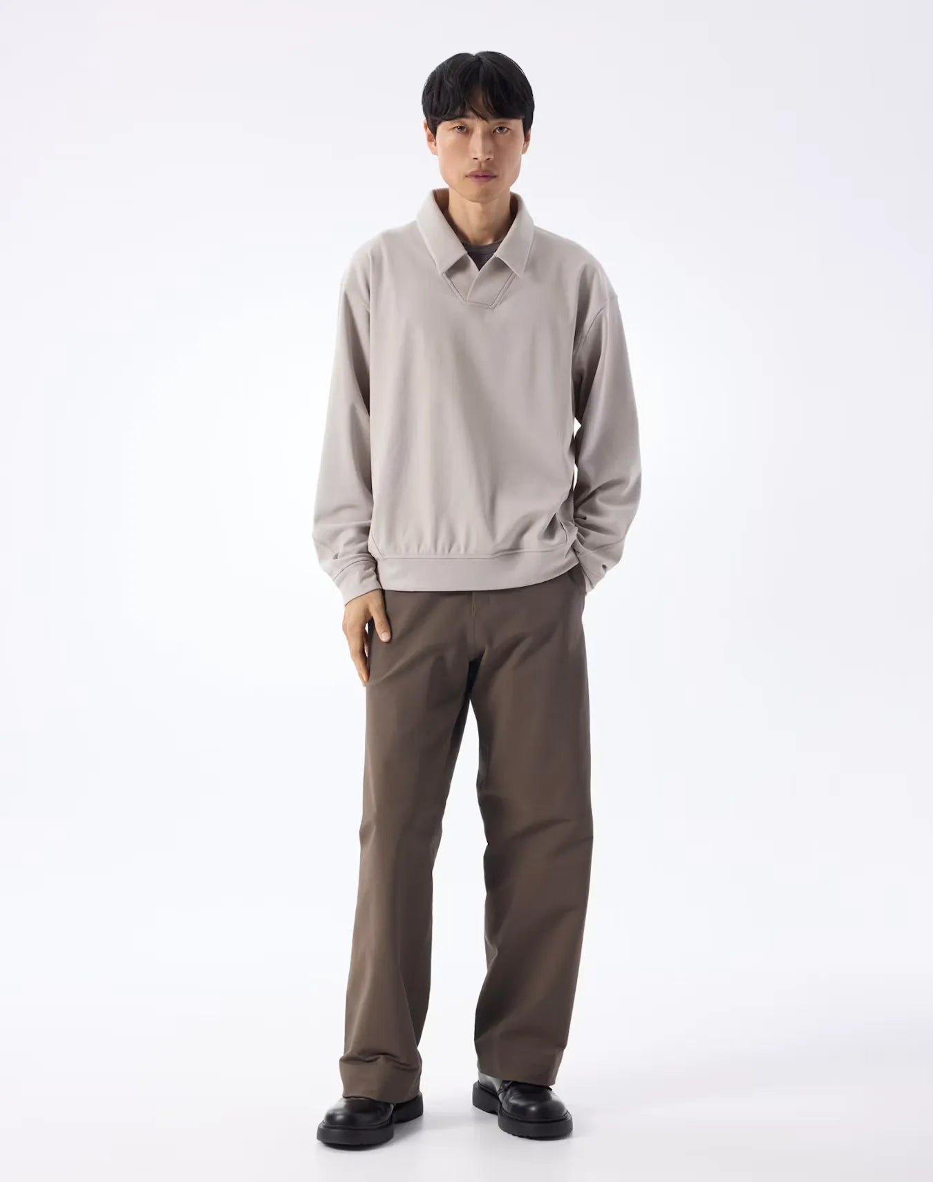 ARC'TERYX VEILANCE Consola Fleece Midlayer M Silkstone 着用イメージ 全身スタイリング 正面