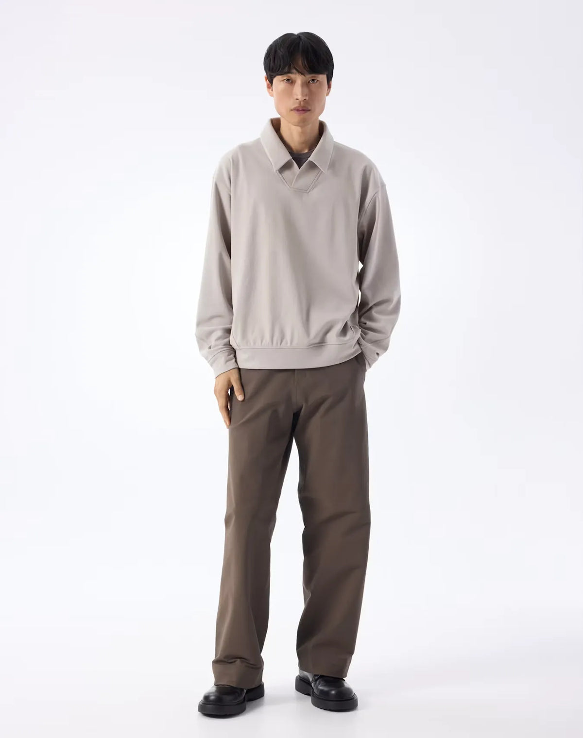 ARC'TERYX VEILANCE Consola Fleece Midlayer M Silkstone 着用イメージ 全身スタイリング 正面