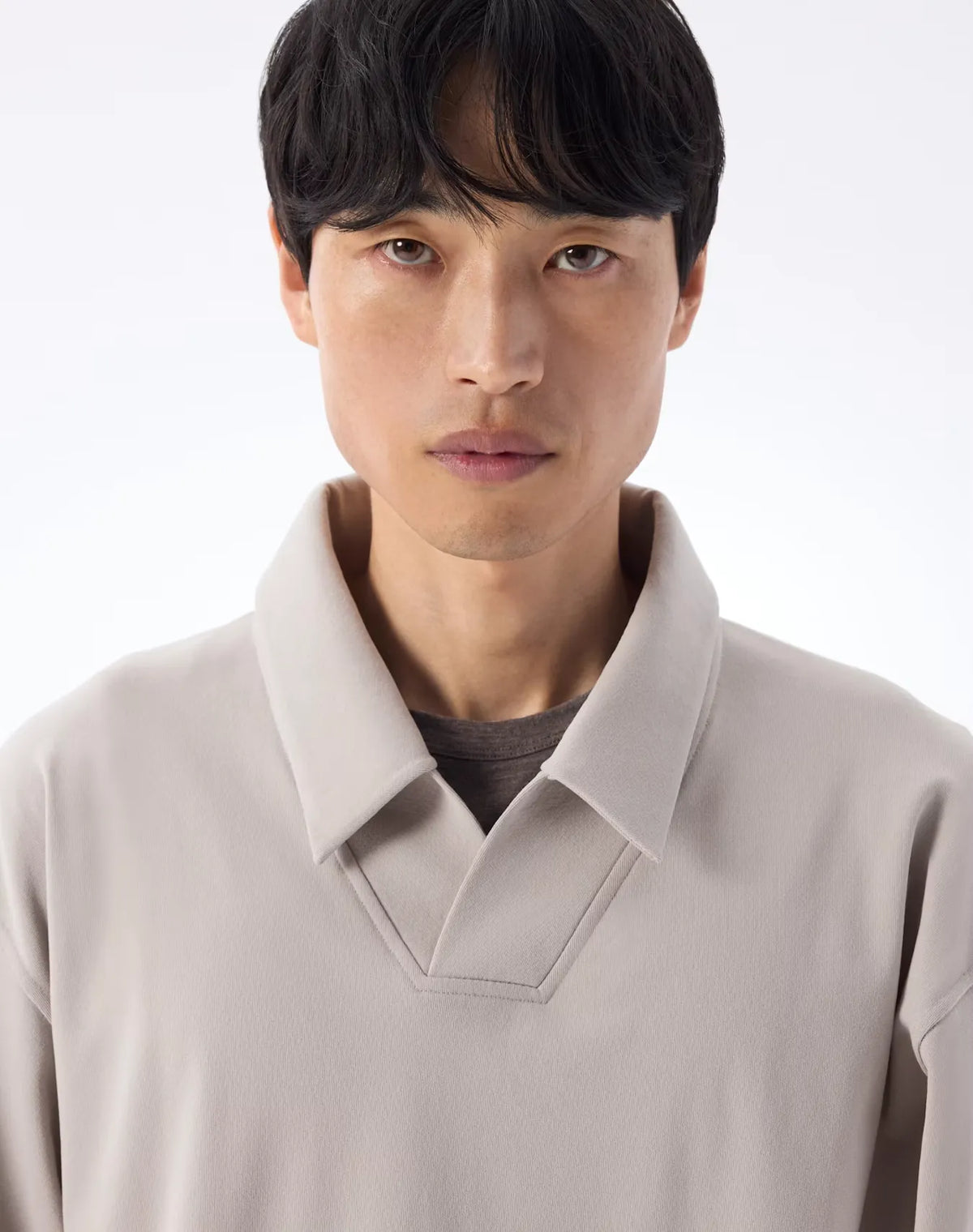 ARC'TERYX VEILANCE Consola Fleece Midlayer M Silkstone 着用イメージ ネック箇所首元