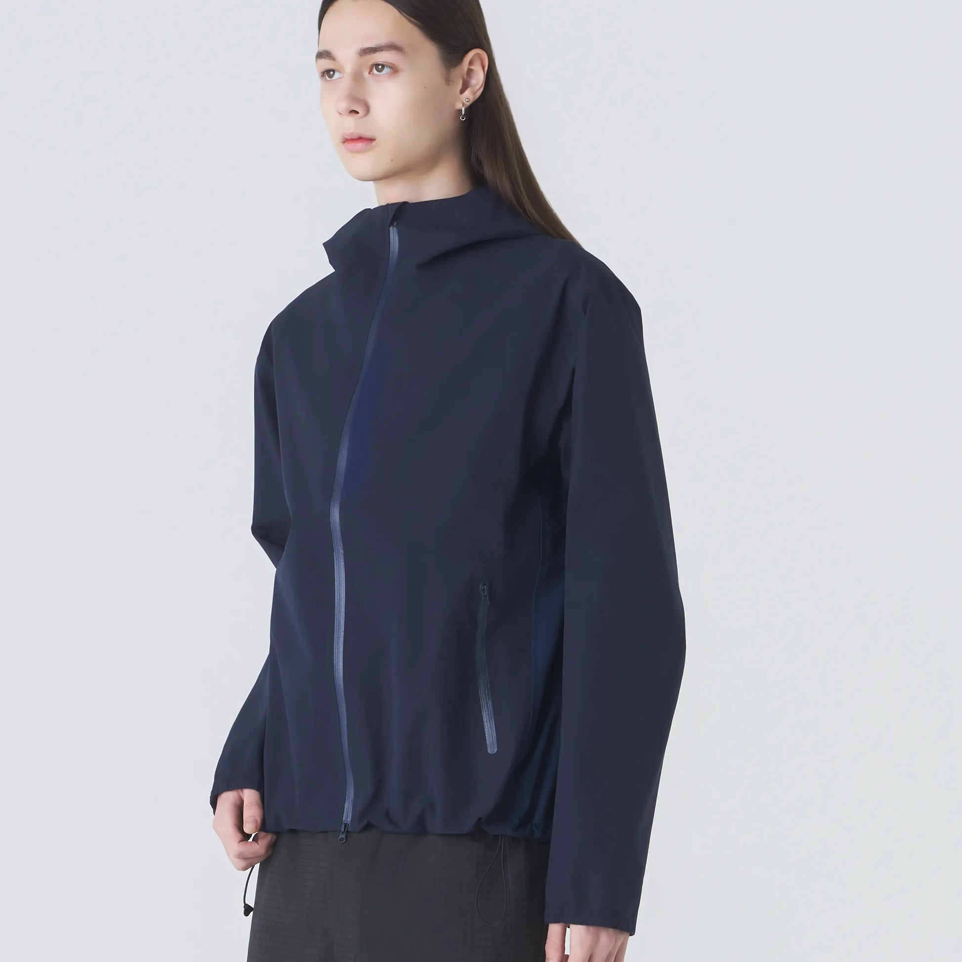 Hiking Patrol ARC LIGHTWEIGHT SHELL JACKET 2.0 DK NAVY 着用イメージ サイドシルエット フィット感