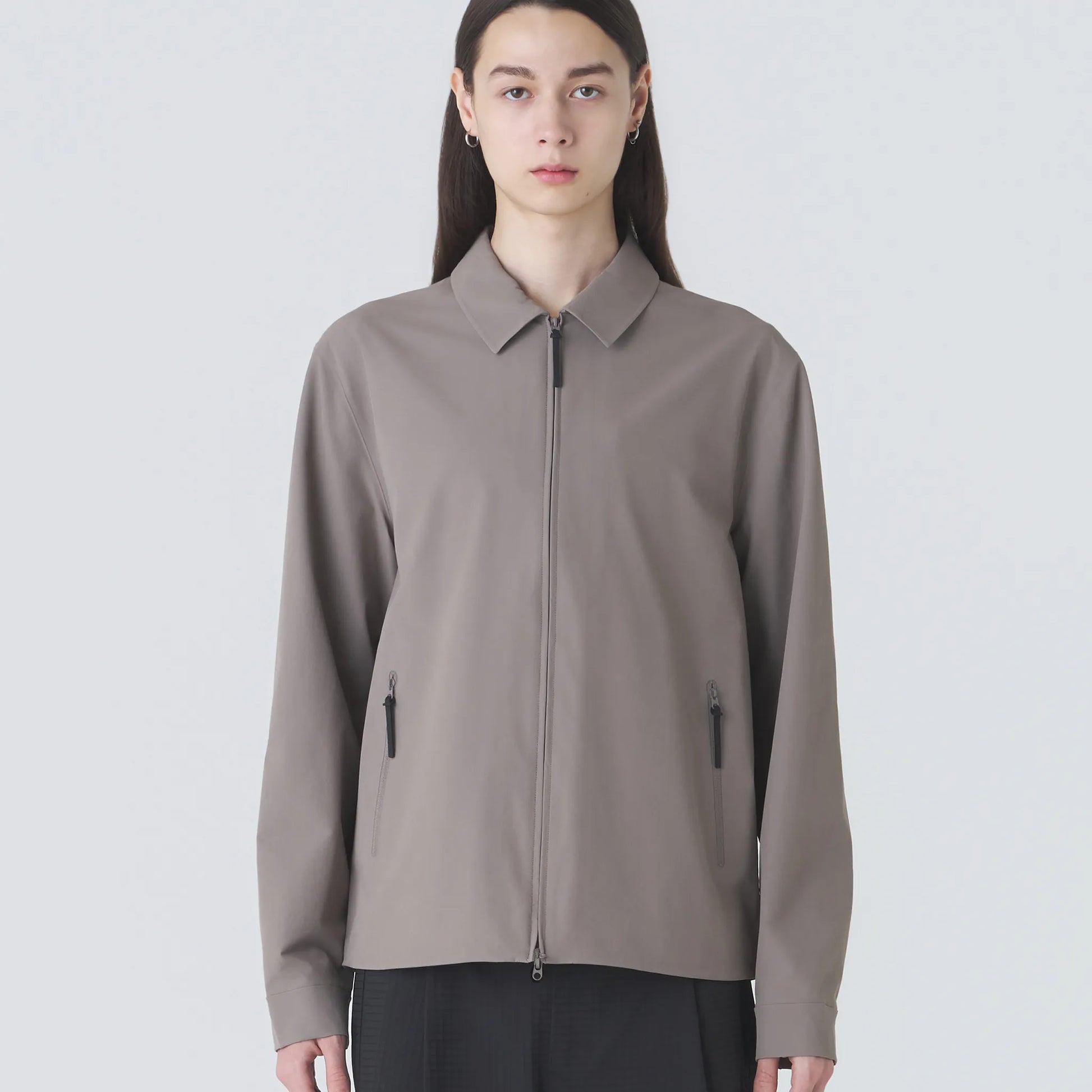 Hiking Patrol EDGE LT SOFTSHELL TECHNICAL SHIRT WALNUT 着用イメージ フロントスタイル メンズコーディネート