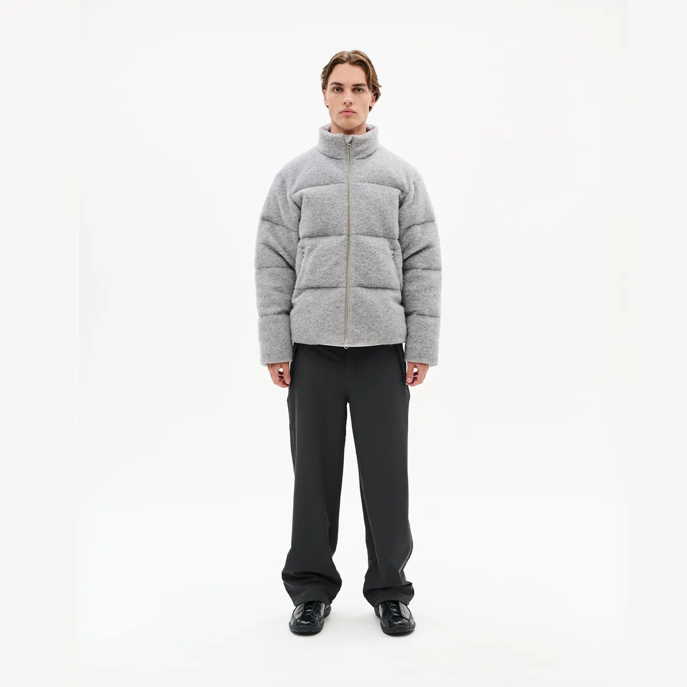 Hiking Patrol ELEMENT TEXTURE DOWN JACKET GREY 着用イメージ 全身スタイリング