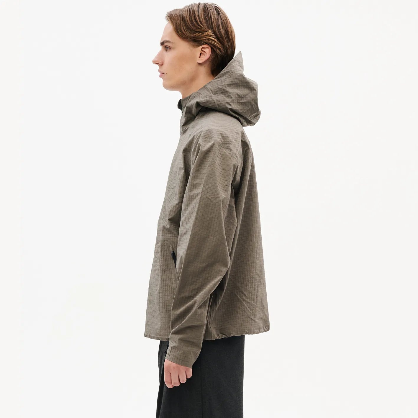 Hiking Patrol WAYPOINT RIPSTOP HOODED JACKET DK TAUPE 着用イメージ 側面