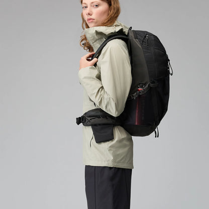 Hiking Patrol × MAMMUT DUCAN 22 GABBRO/BLACK 着用イメージ サイドシルエット フィット感