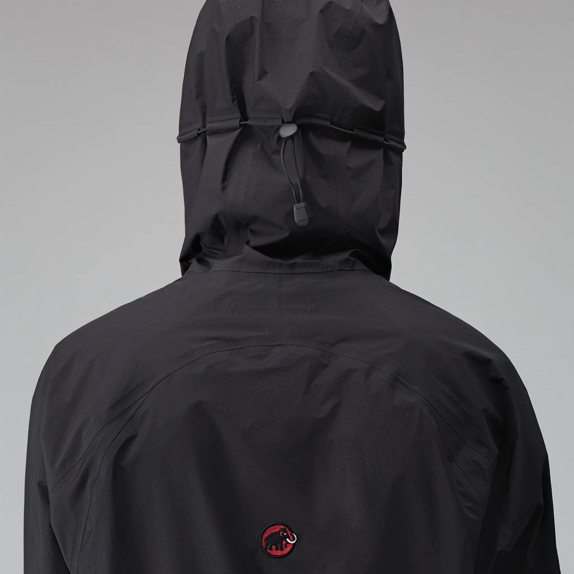 Hiking Patrol × MAMMUT HS HOODED JACKET BLACK 背面ディテール フードストッパー
