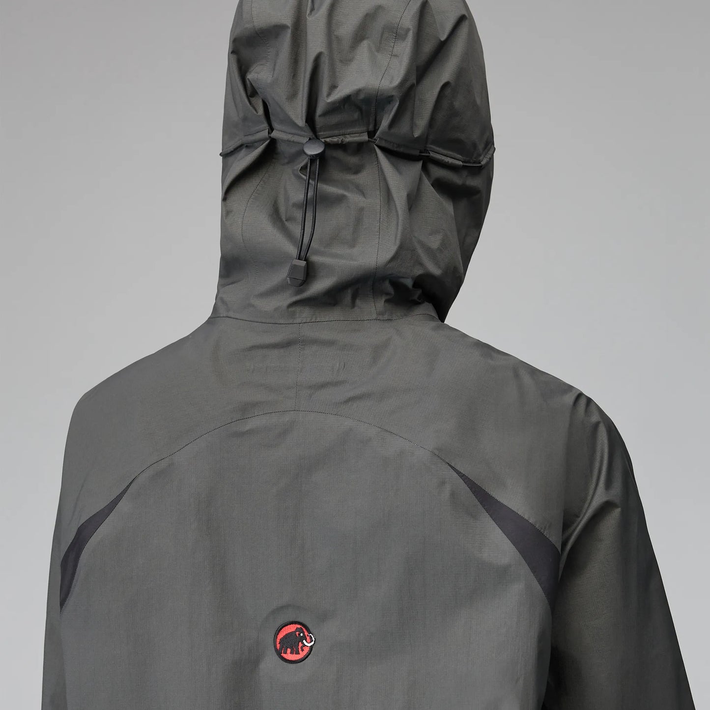 Hiking Patrol × MAMMUT HS HOODED JACKET GABBRO/BLACK 背面ディテール フードデザイン