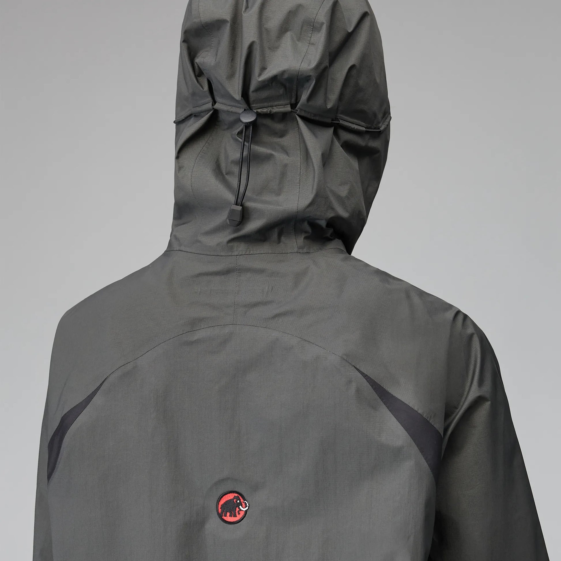 Hiking Patrol × MAMMUT HS HOODED JACKET GABBRO/BLACK 背面ディテール フードデザイン