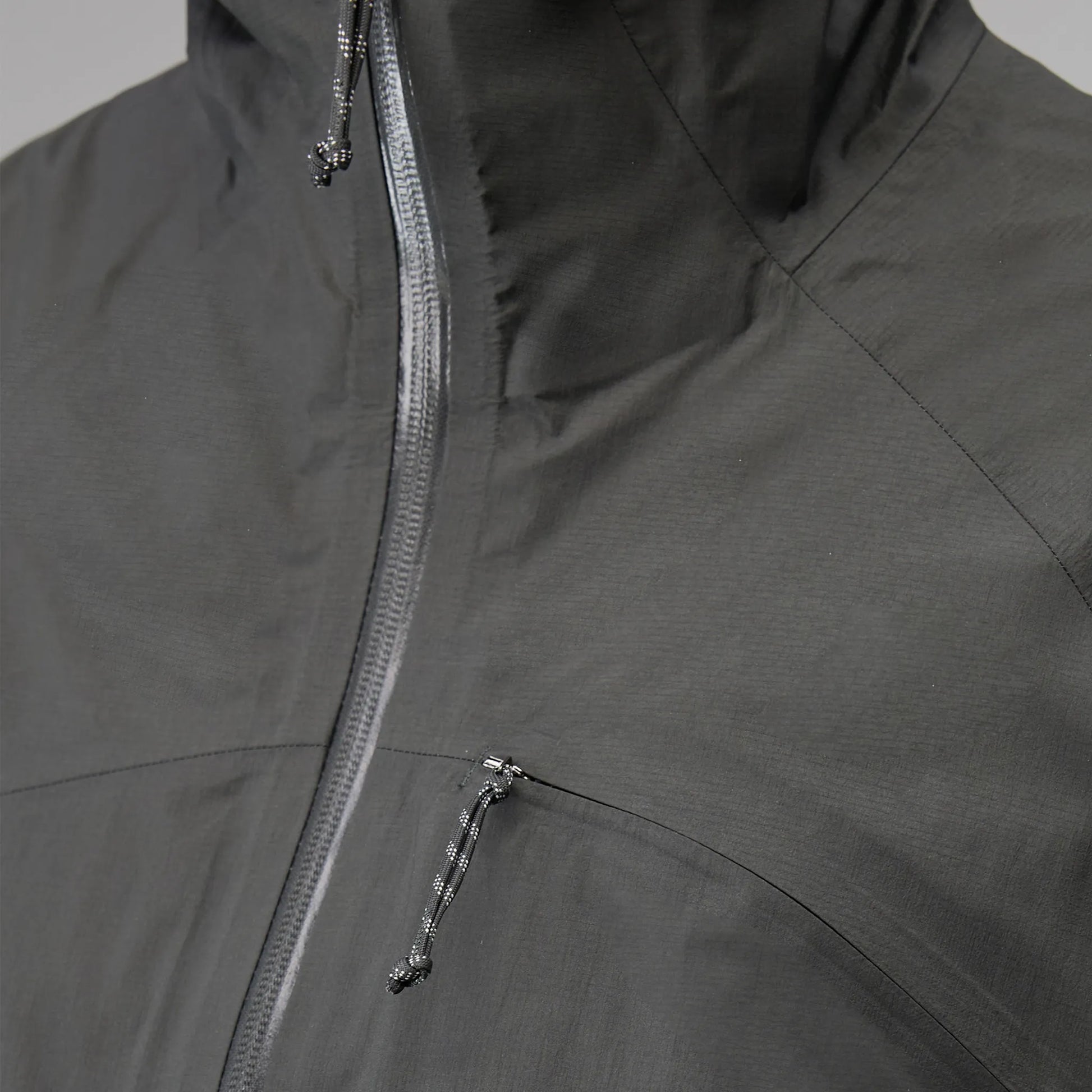 Hiking Patrol × MAMMUT HS HOODED JACKET GABBRO/BLACK ジップディテール 止水ファスナー