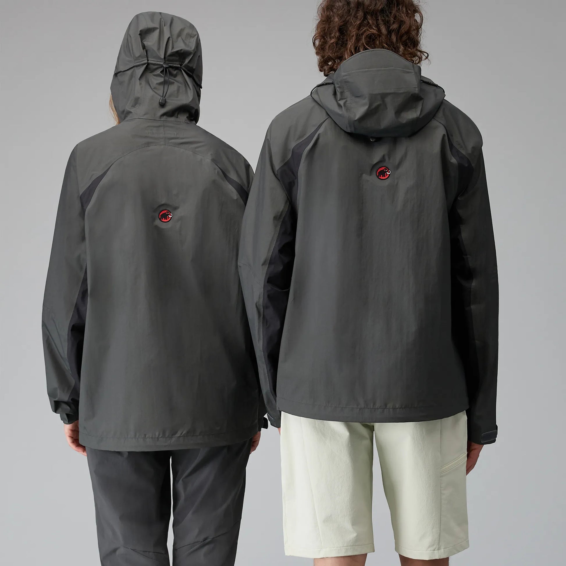 Hiking Patrol × MAMMUT HS HOODED JACKET GABBRO/BLACK 着用イメージ 背面デザイン