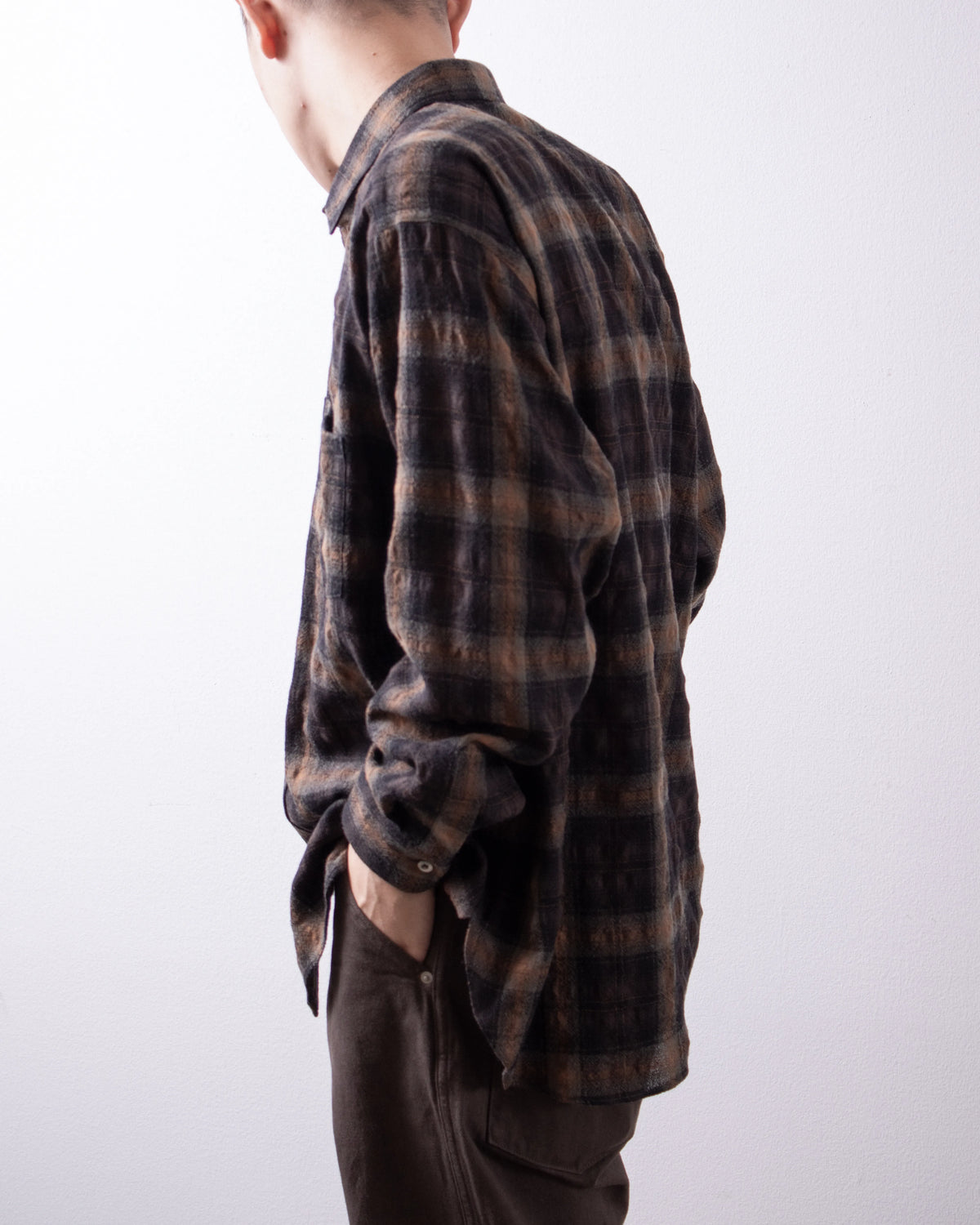 ENCOMING Classic Long Sleeve Shirt Brown / Khaki 着用イメージ 背面