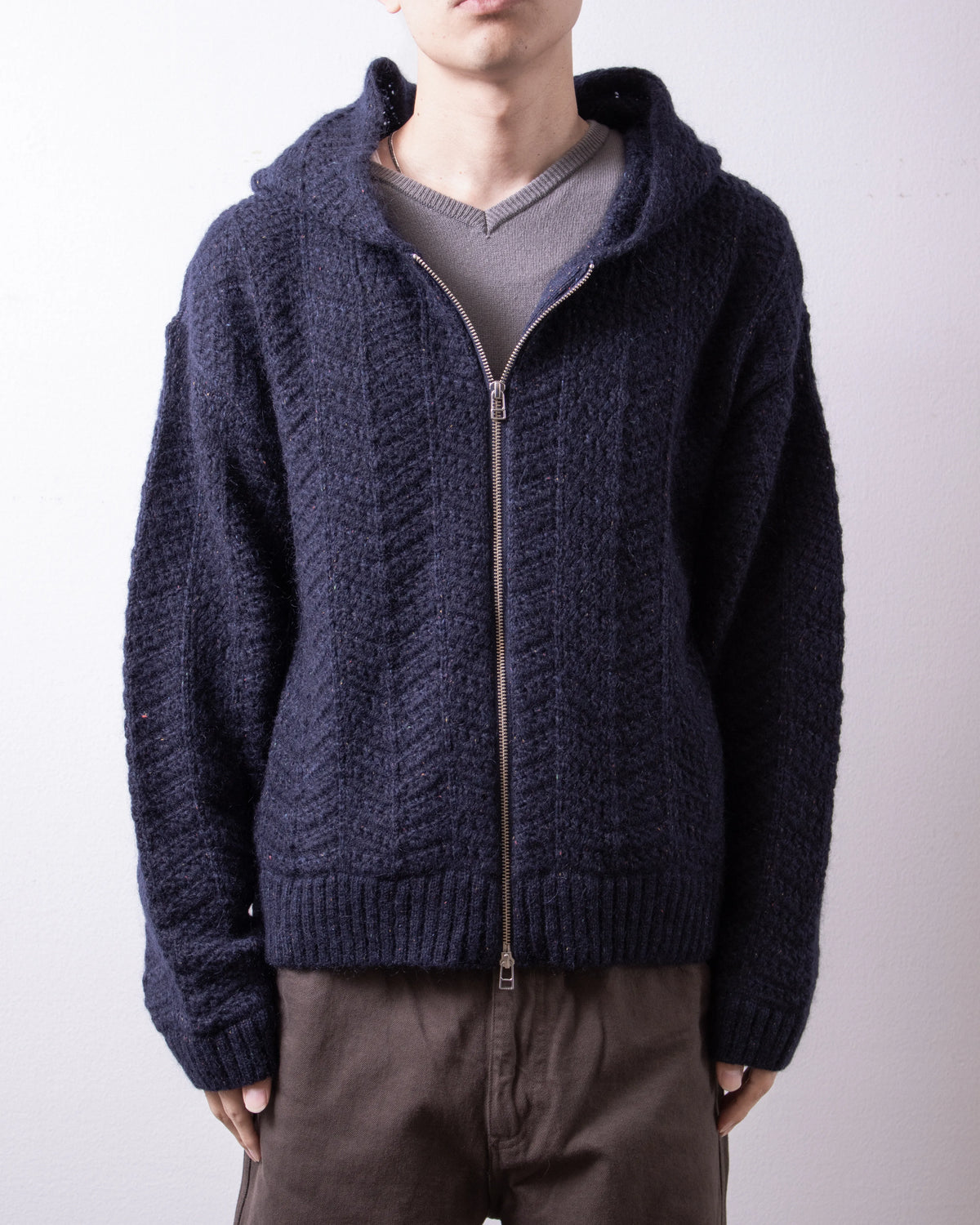 ENCOMING Knitted Mohair Hoodie Navy 着用イメージ 正面