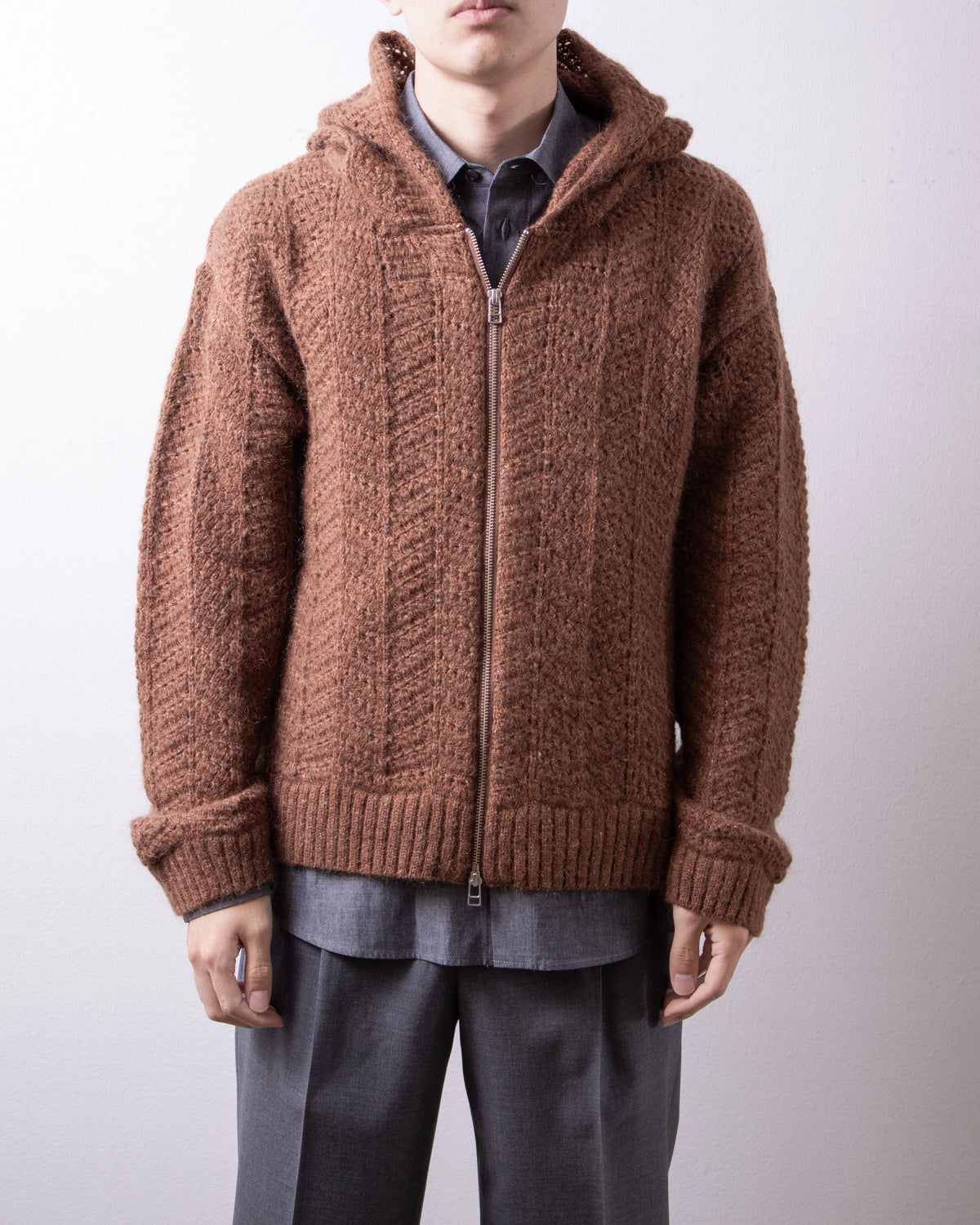 ENCOMING Knitted Mohair Hoodie Brown 着用イメージ 正面
