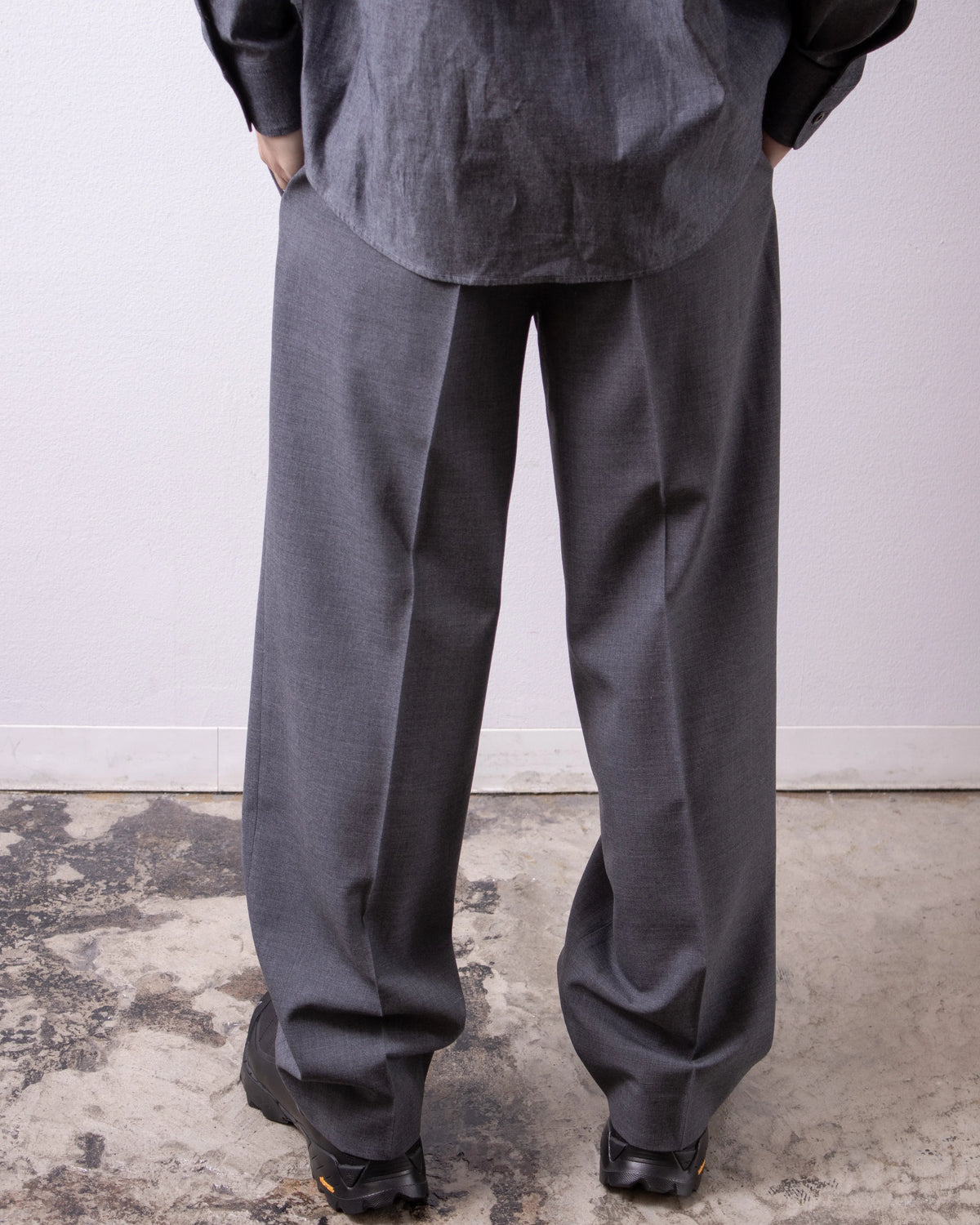 ENCOMING Painter Trouser Grey 着用イメージ 背面