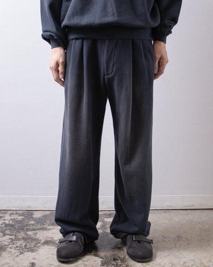 UNIVERSAL PRODUCTS. Jumberca Sweat Trousers Vintage Navy 着用イメージ 正面