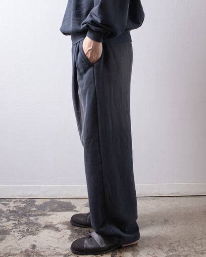UNIVERSAL PRODUCTS. Jumberca Sweat Trousers Vintage Navy 着用イメージ 側面