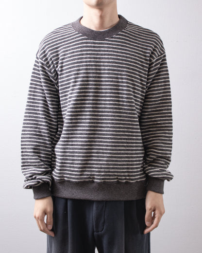 UNIVERSAL PRODUCTS. Wool Cotton Border Knit Charcoal 着用イメージ 正面