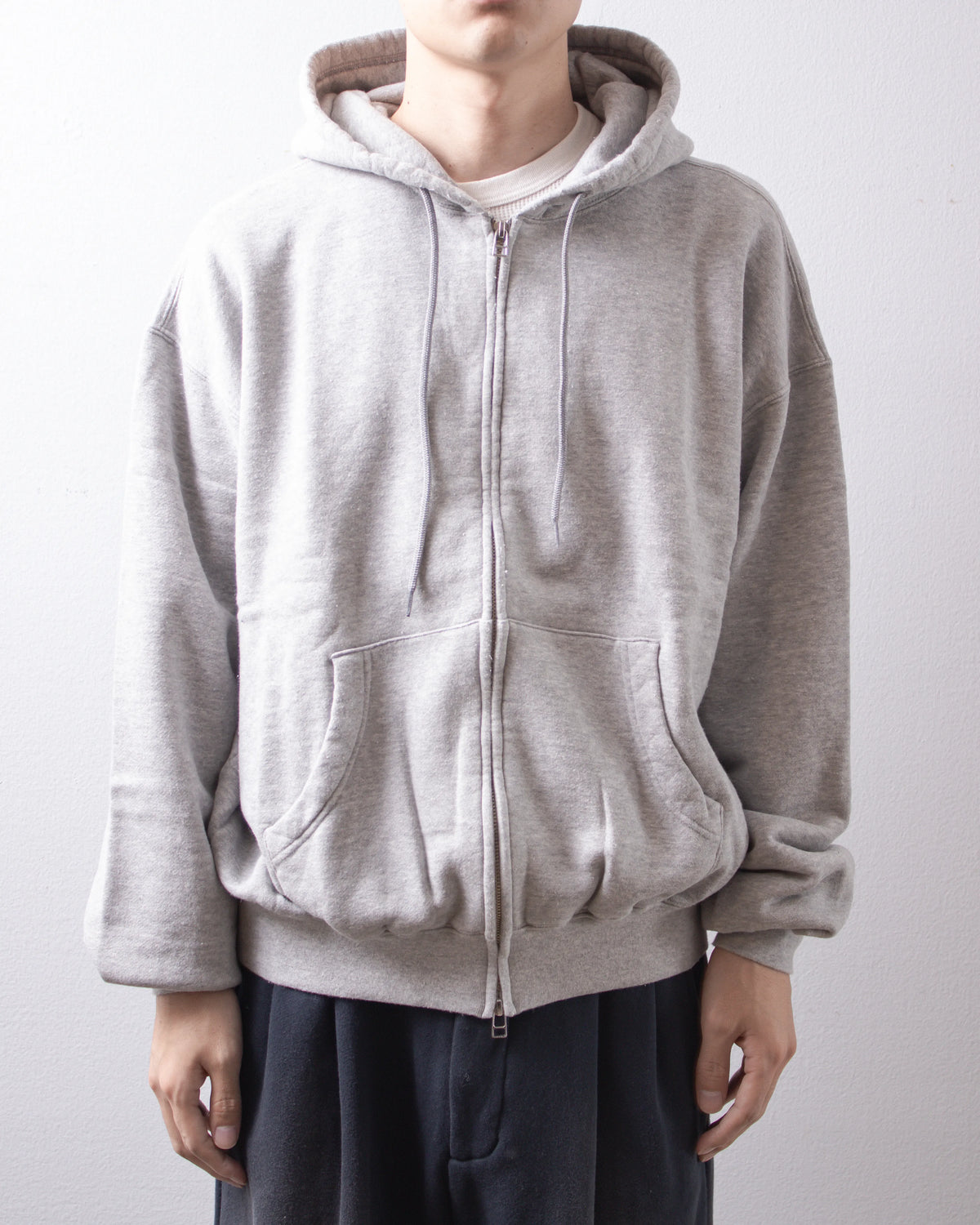 UNIVERSAL PRODUCTS. Jumberca Zip Up Hoodie Gray 着用イメージ 正面