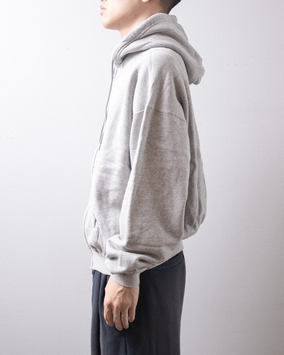 UNIVERSAL PRODUCTS. Jumberca Zip Up Hoodie Gray 着用イメージ 側面