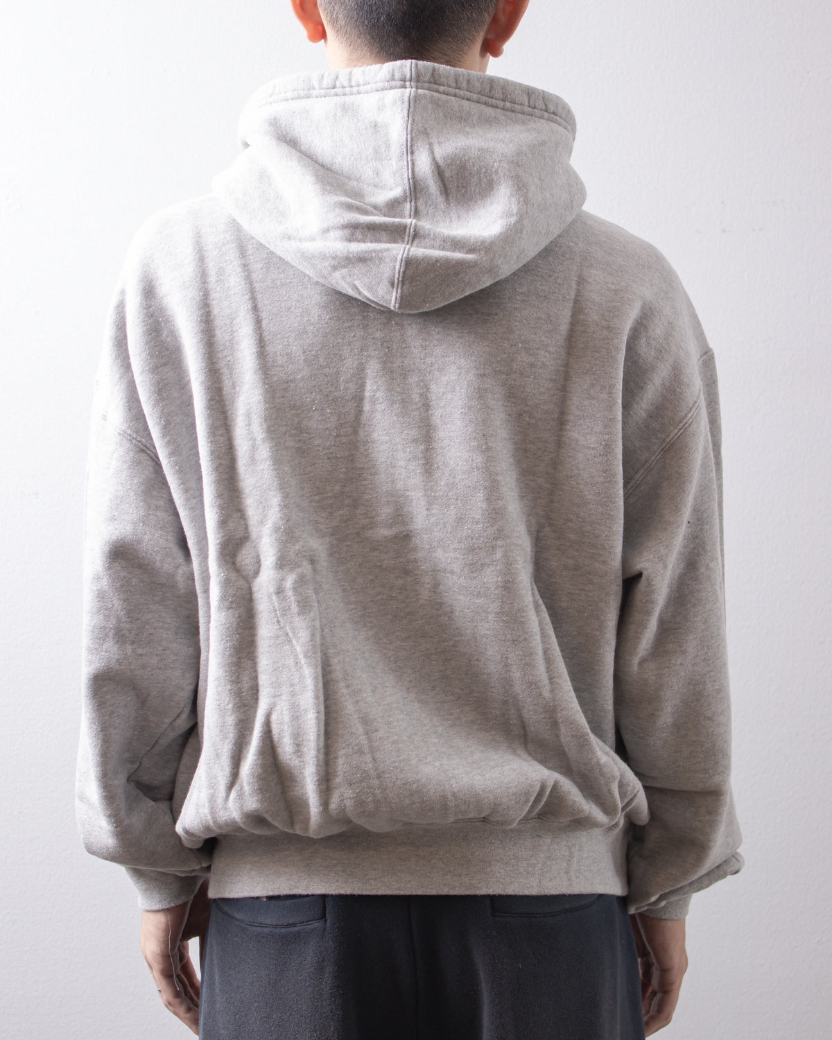 UNIVERSAL PRODUCTS. Jumberca Zip Up Hoodie Gray 着用イメージ 背面