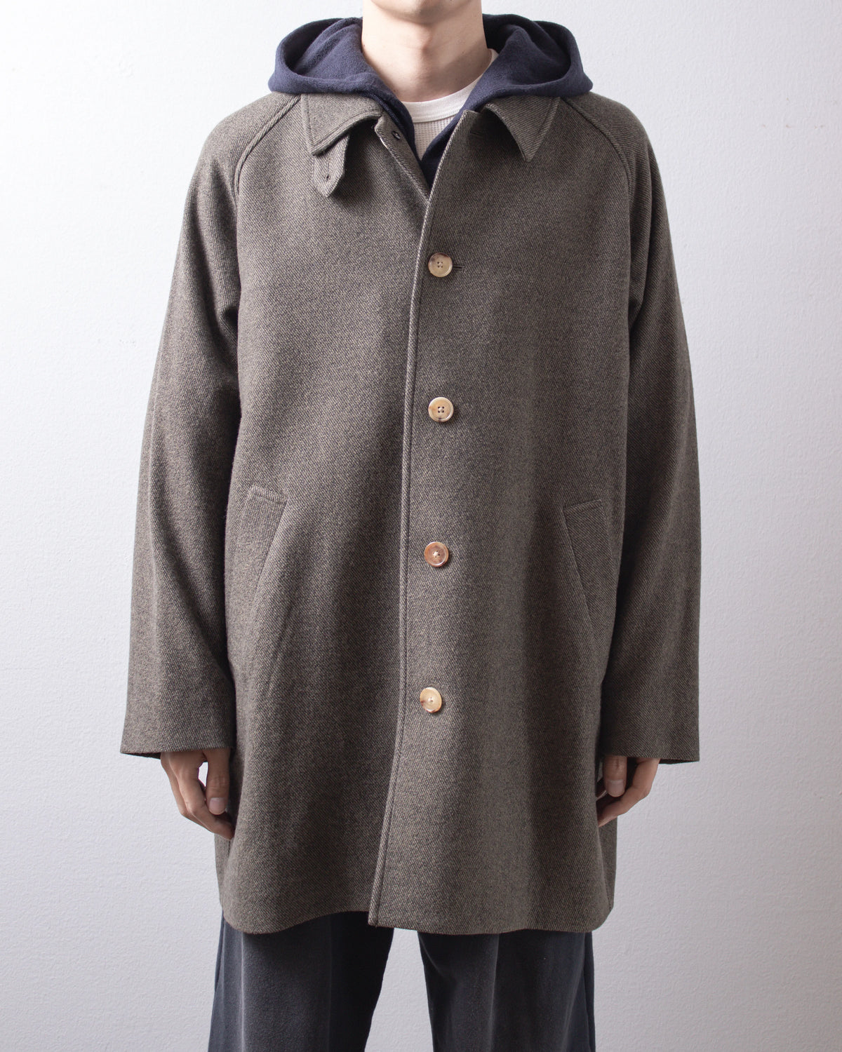 UNIVERSAL PRODUCTS. Lamb Wool Car Coat Khaki 着用イメージ 正面