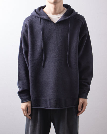 UNIVERSAL PRODUCTS. Felted Merino Wool Hoodie Knit Navy 着用イメージ 正面