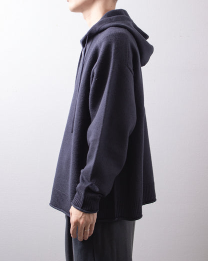 UNIVERSAL PRODUCTS. Felted Merino Wool Hoodie Knit Navy 着用イメージ 側面
