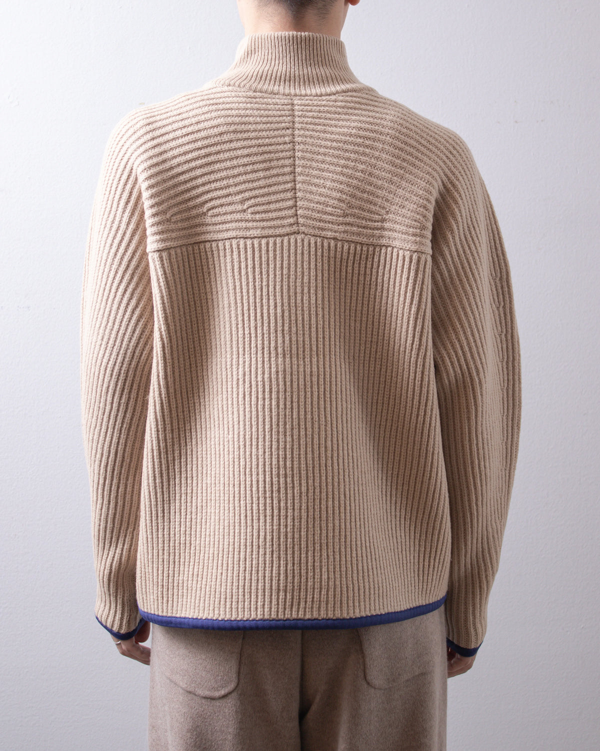 MEIAS Mountain Knit Zip Blouson Beige 着用イメージ  背面